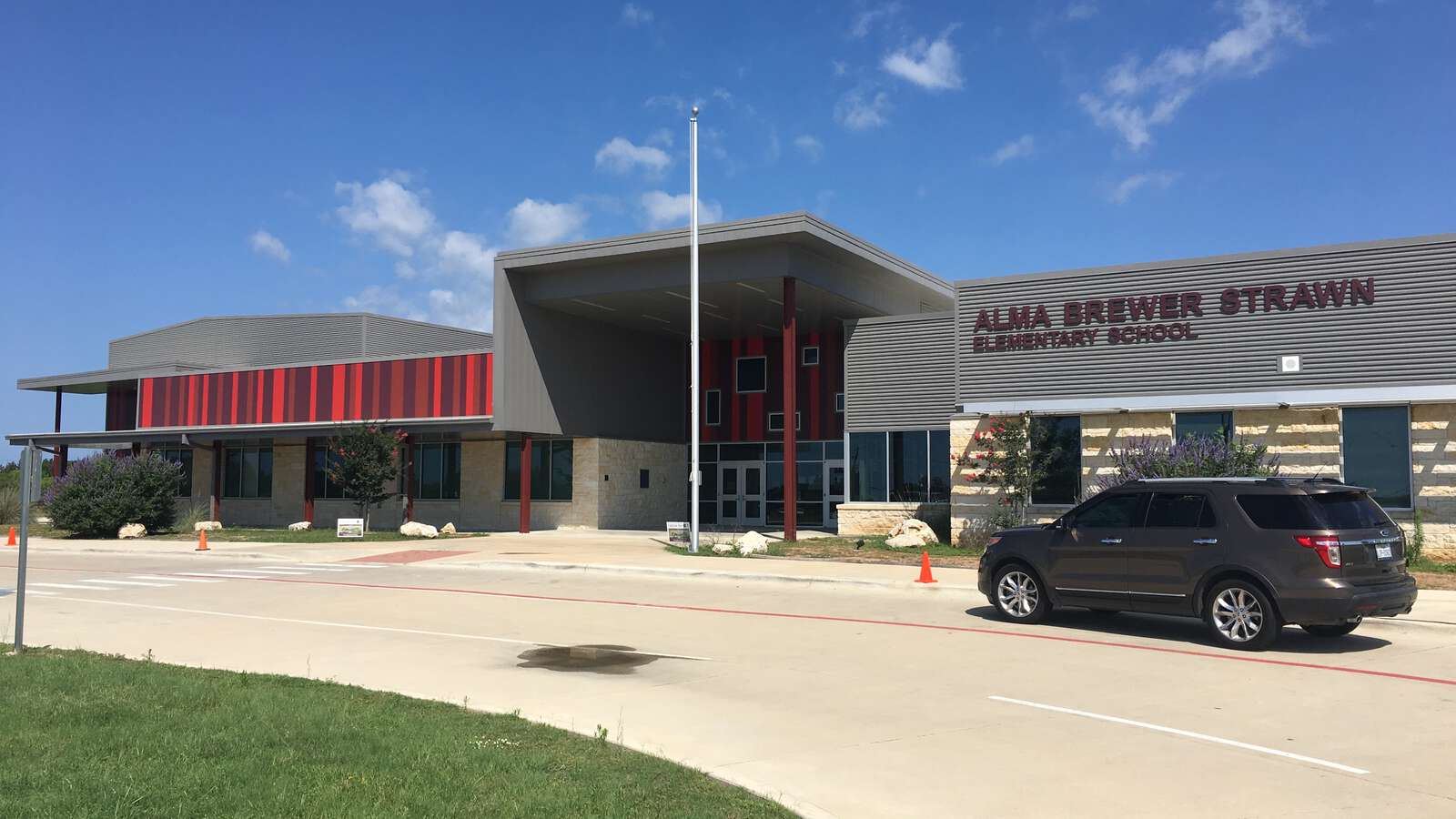 Alma Brewer Strawn Elementary School in Dale Texas Hero Image