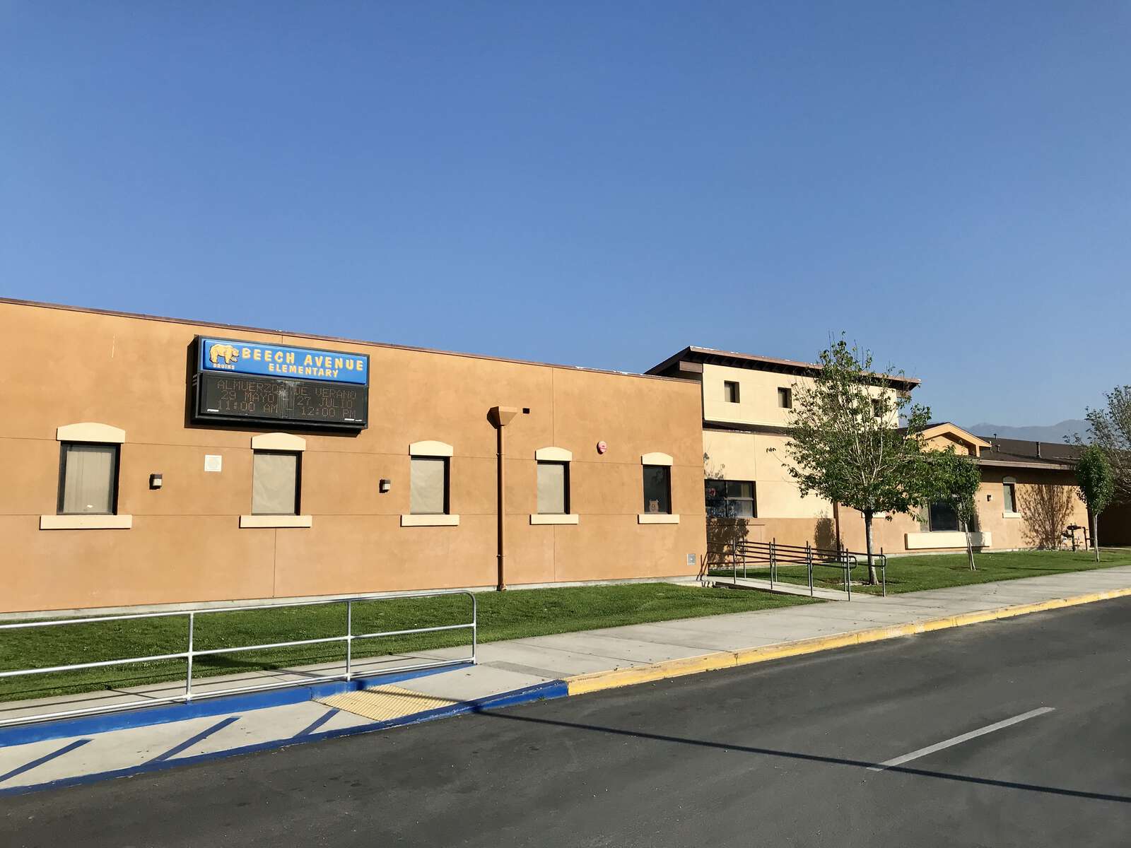 Beech Avenue Elementary School in Fontana California Hero Image
