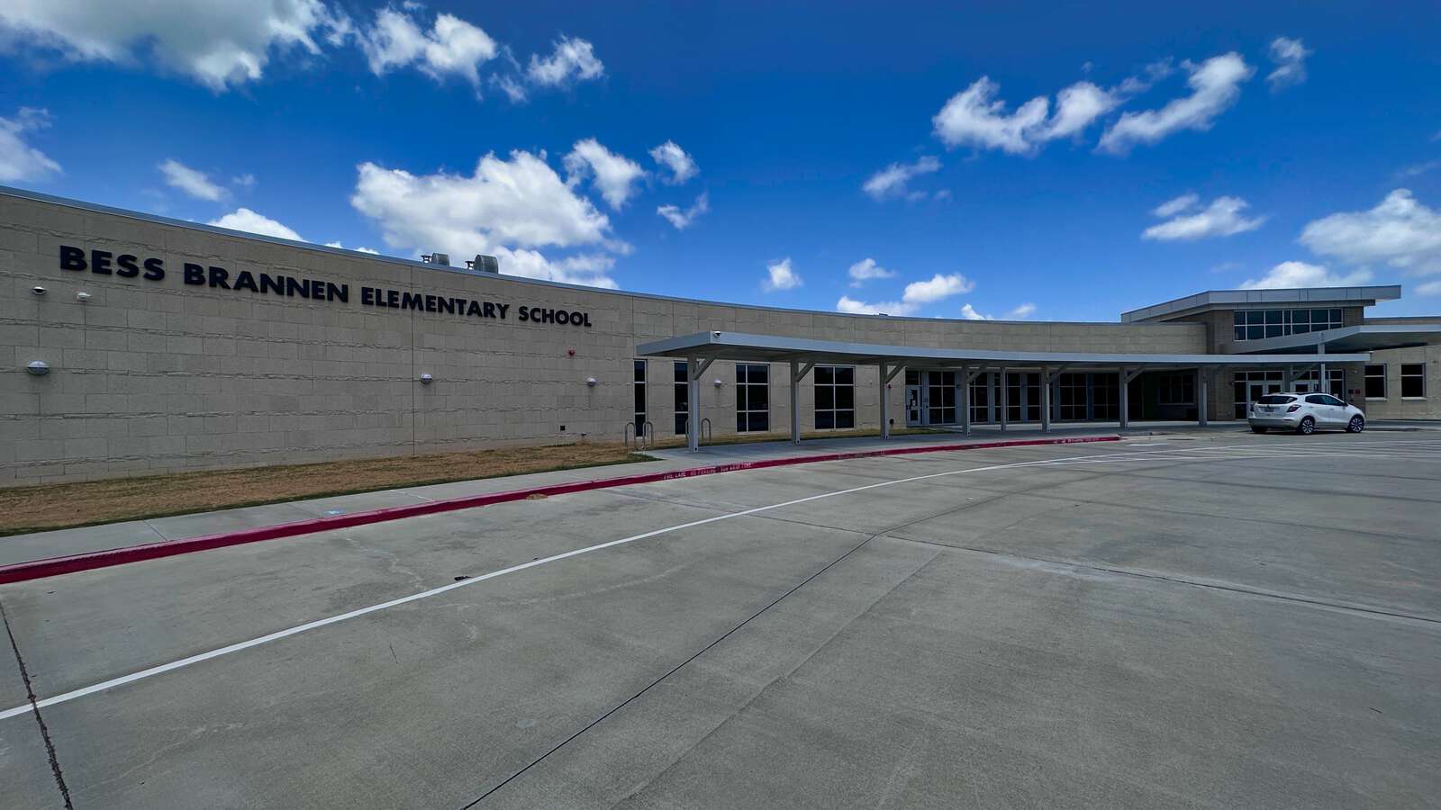 Bess Brannen Elementary School in Lake Jackson Texas Hero Image