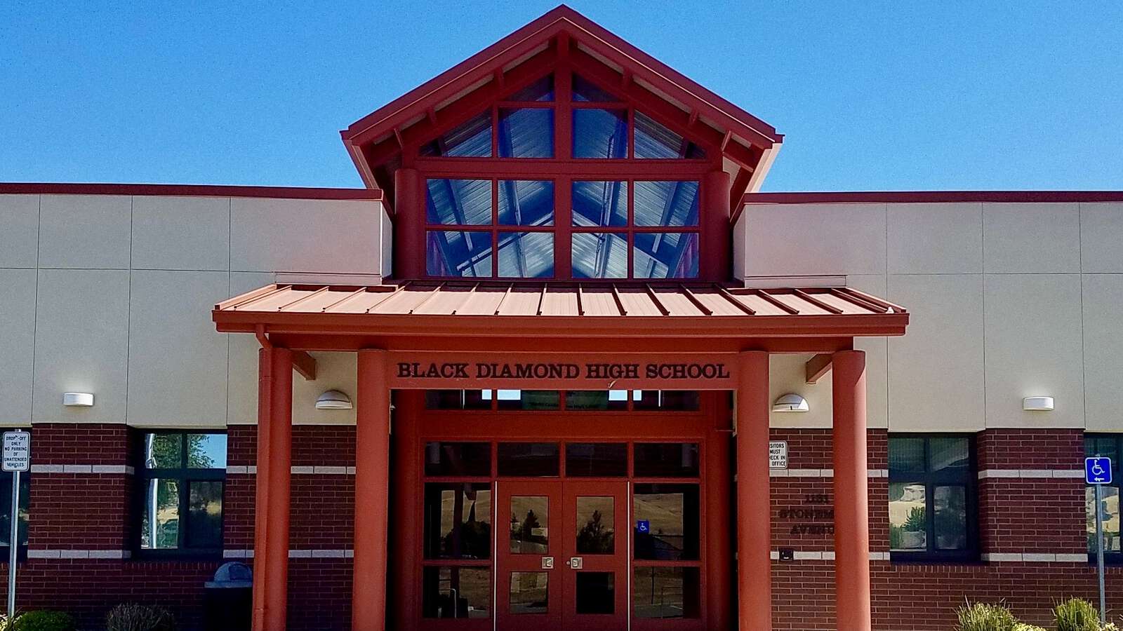 Black Diamond High School in Pittsburg California Hero Image