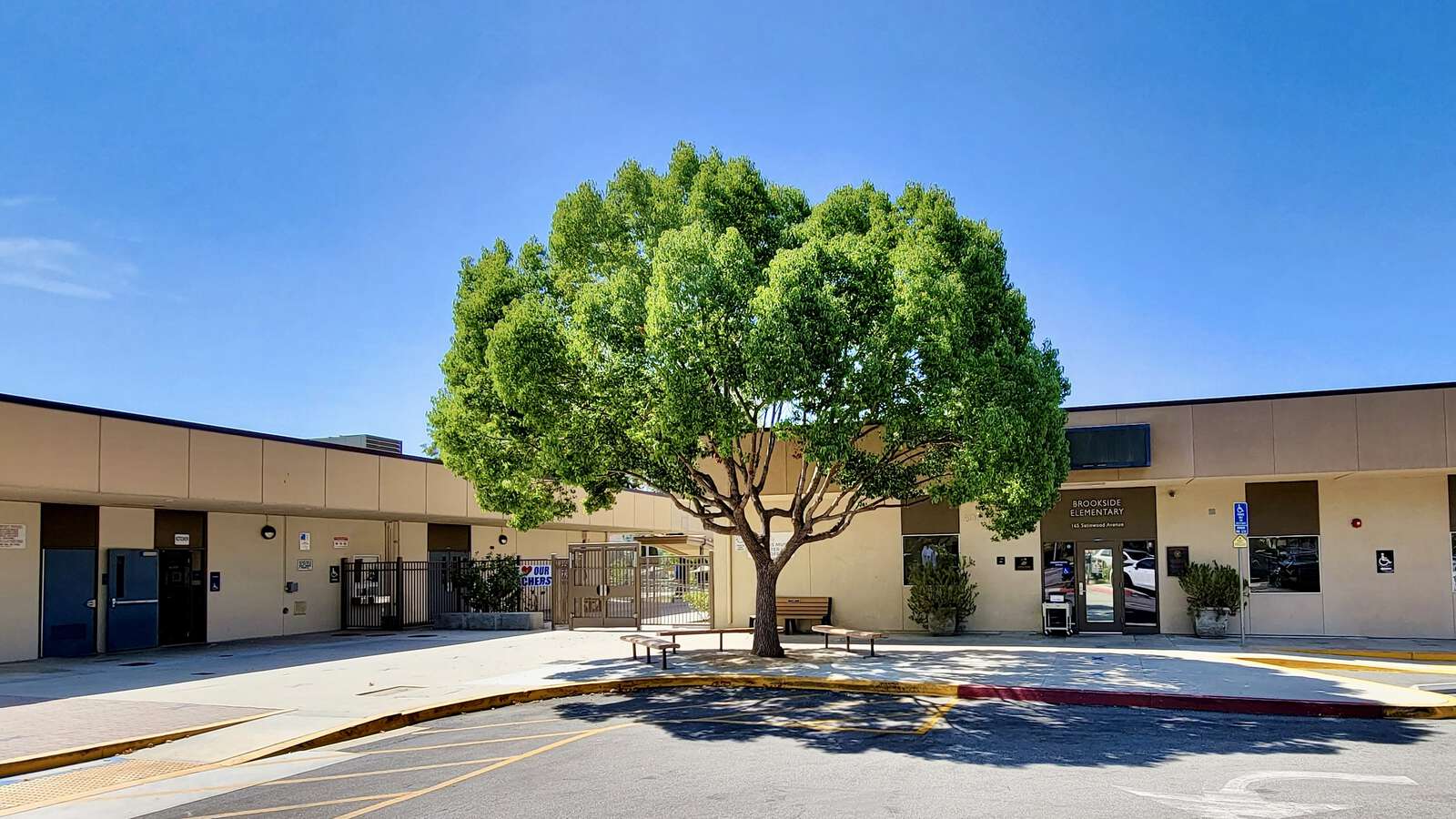 Brookside Elementary in Oak Park California Hero Image