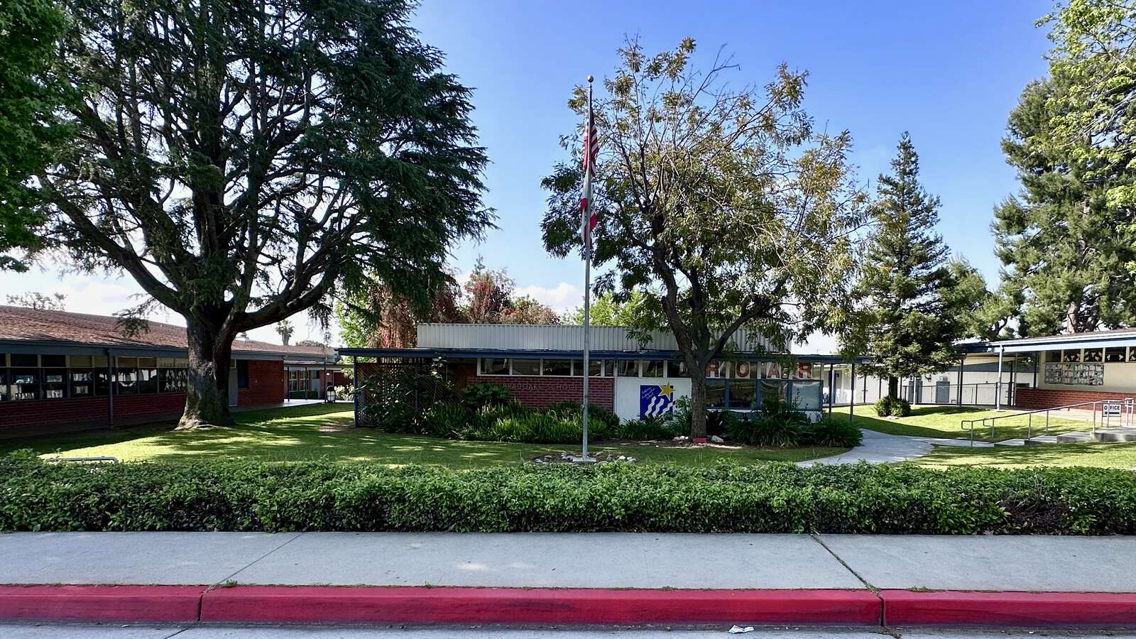 Bradoaks Elementary Science Academy in Monrovia California Hero Image
