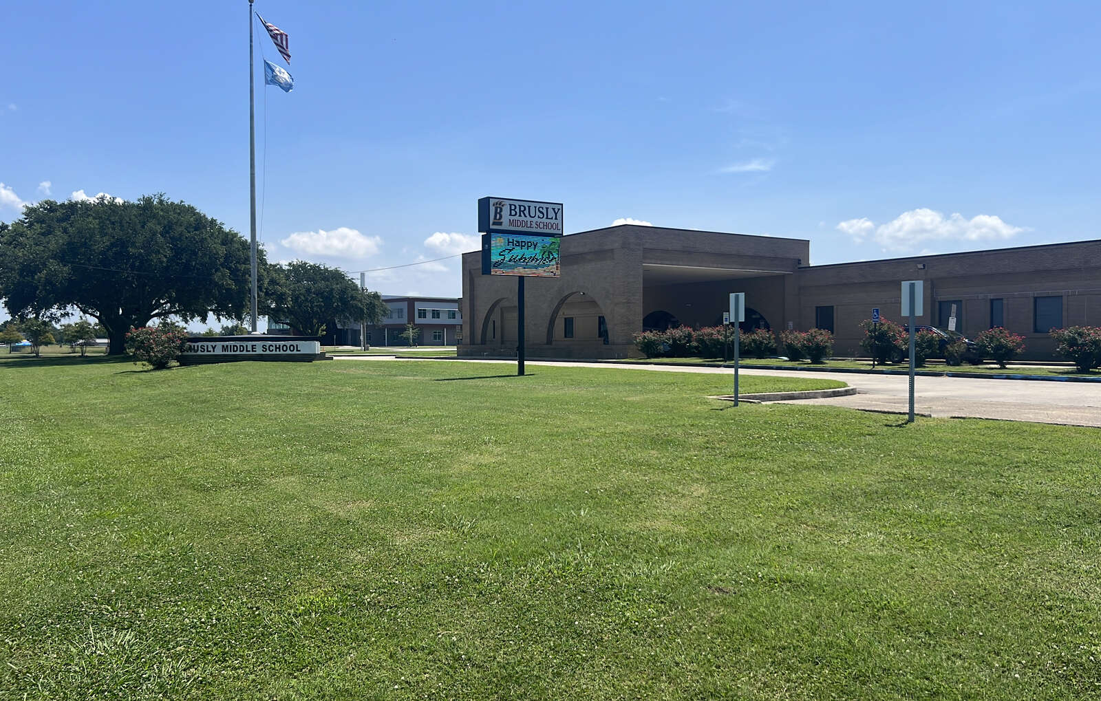 Brusly Middle School in Brusly Louisiana Hero Image