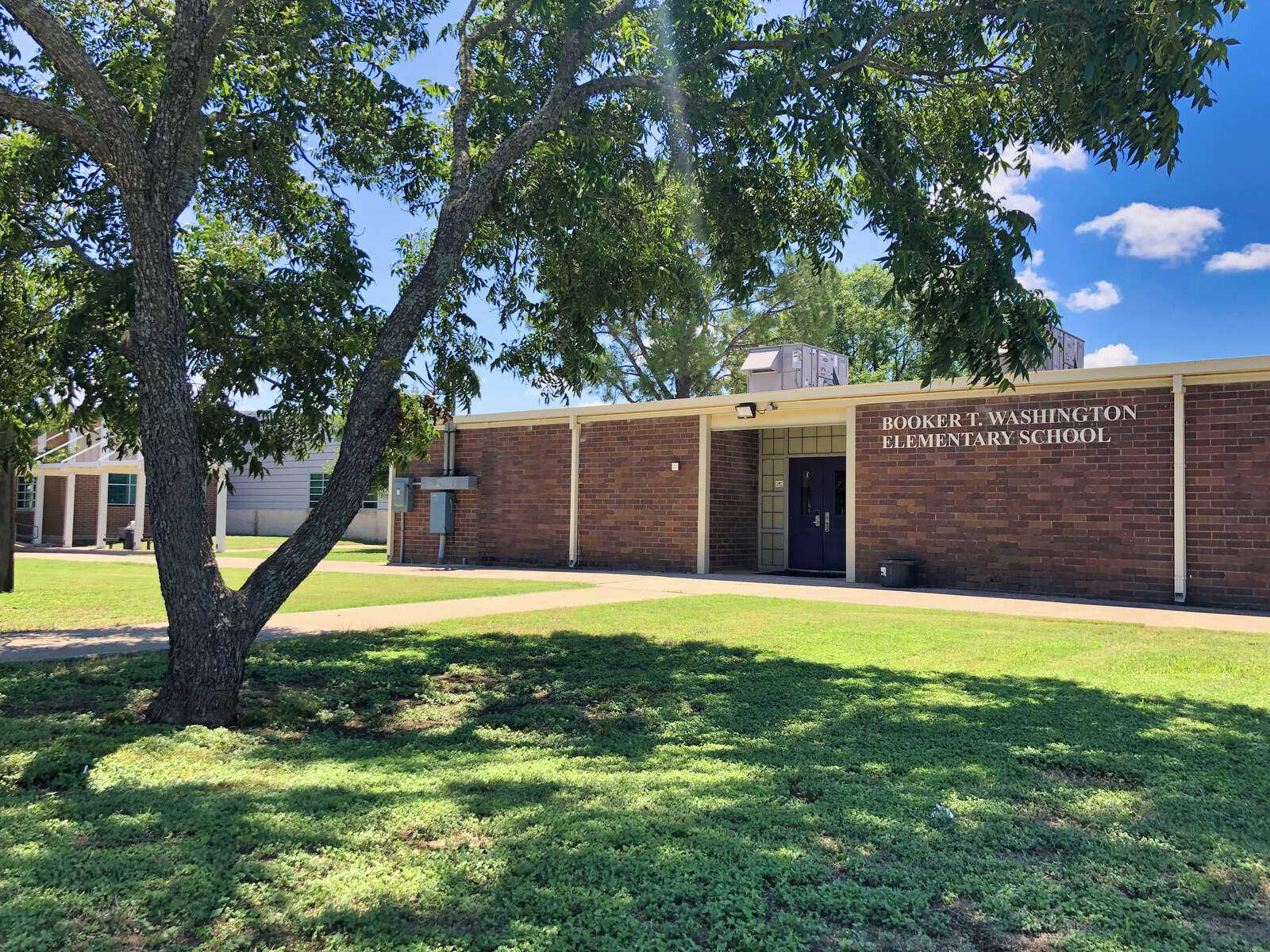 Booker T. Washington Elementary School in Elgin Texas Hero Image