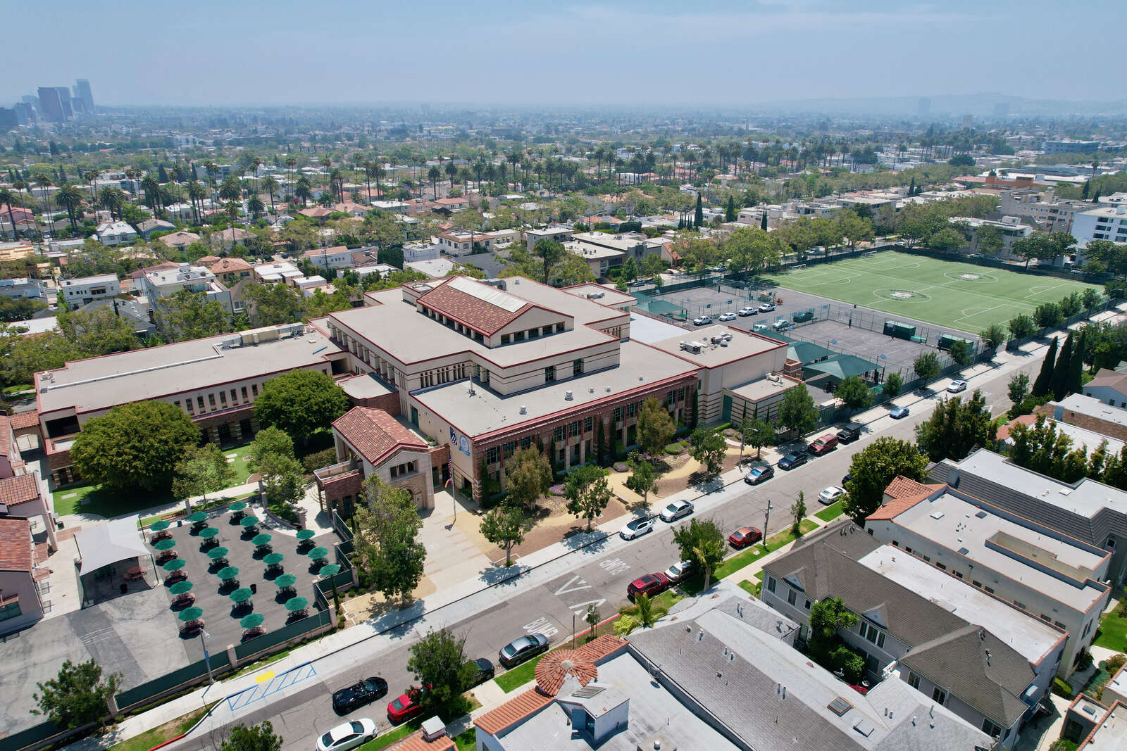 Beverly Vista Middle School in Beverly Hills California Hero Image