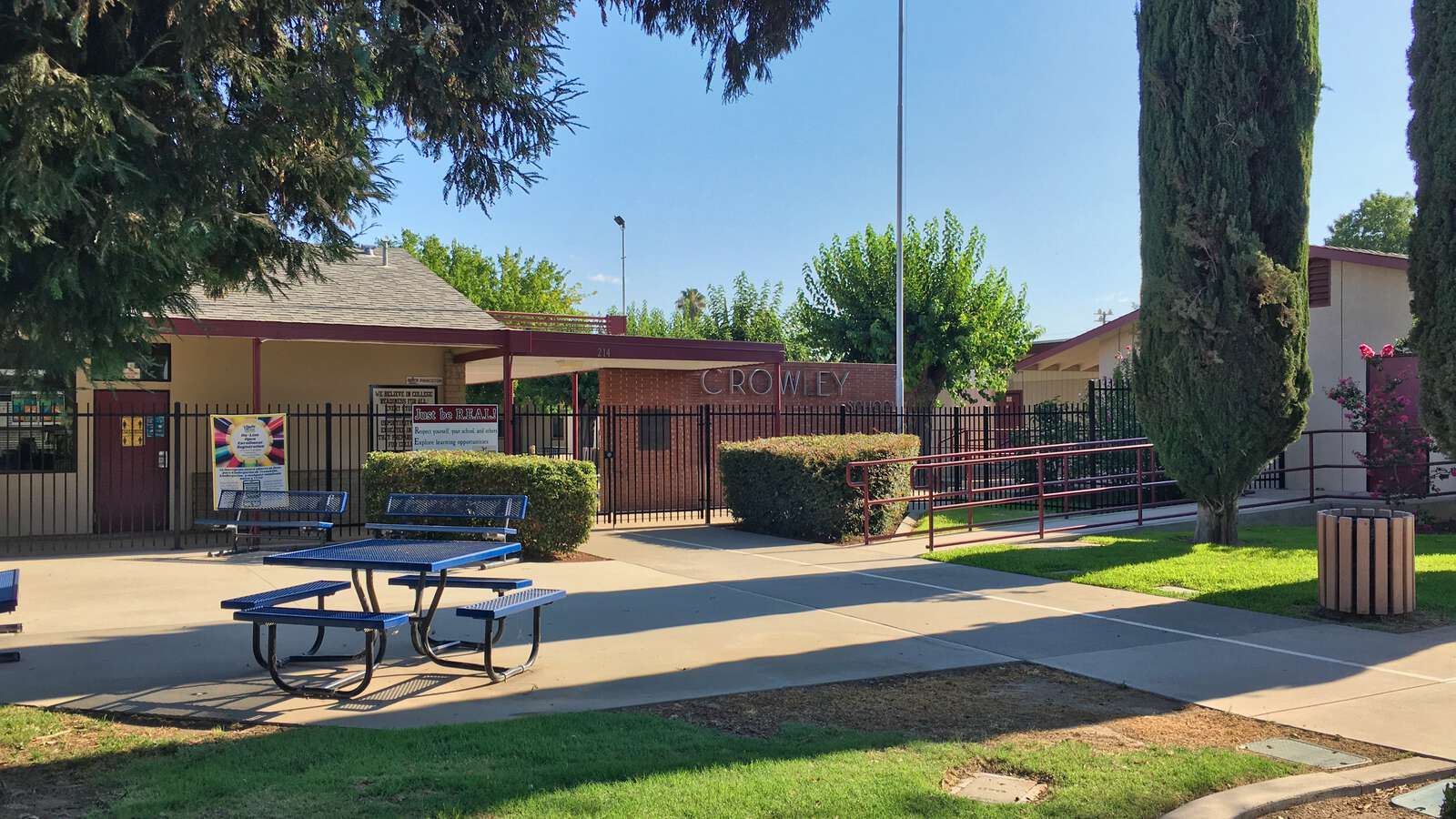 Crowley Elementary School in Visalia California Hero Image