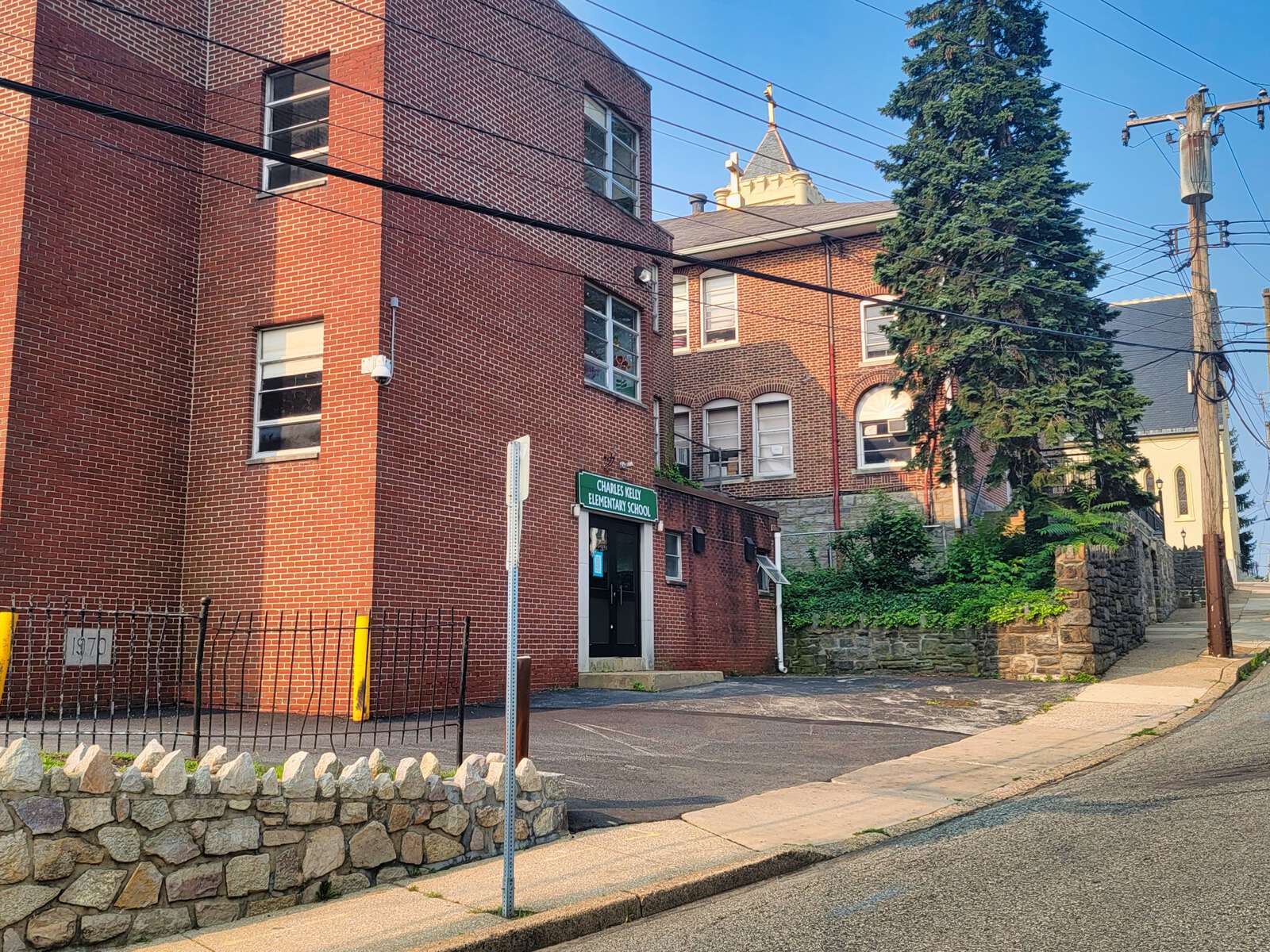 Charles Kelly Elementary School in Drexel Hill Pennsylvania Hero Image