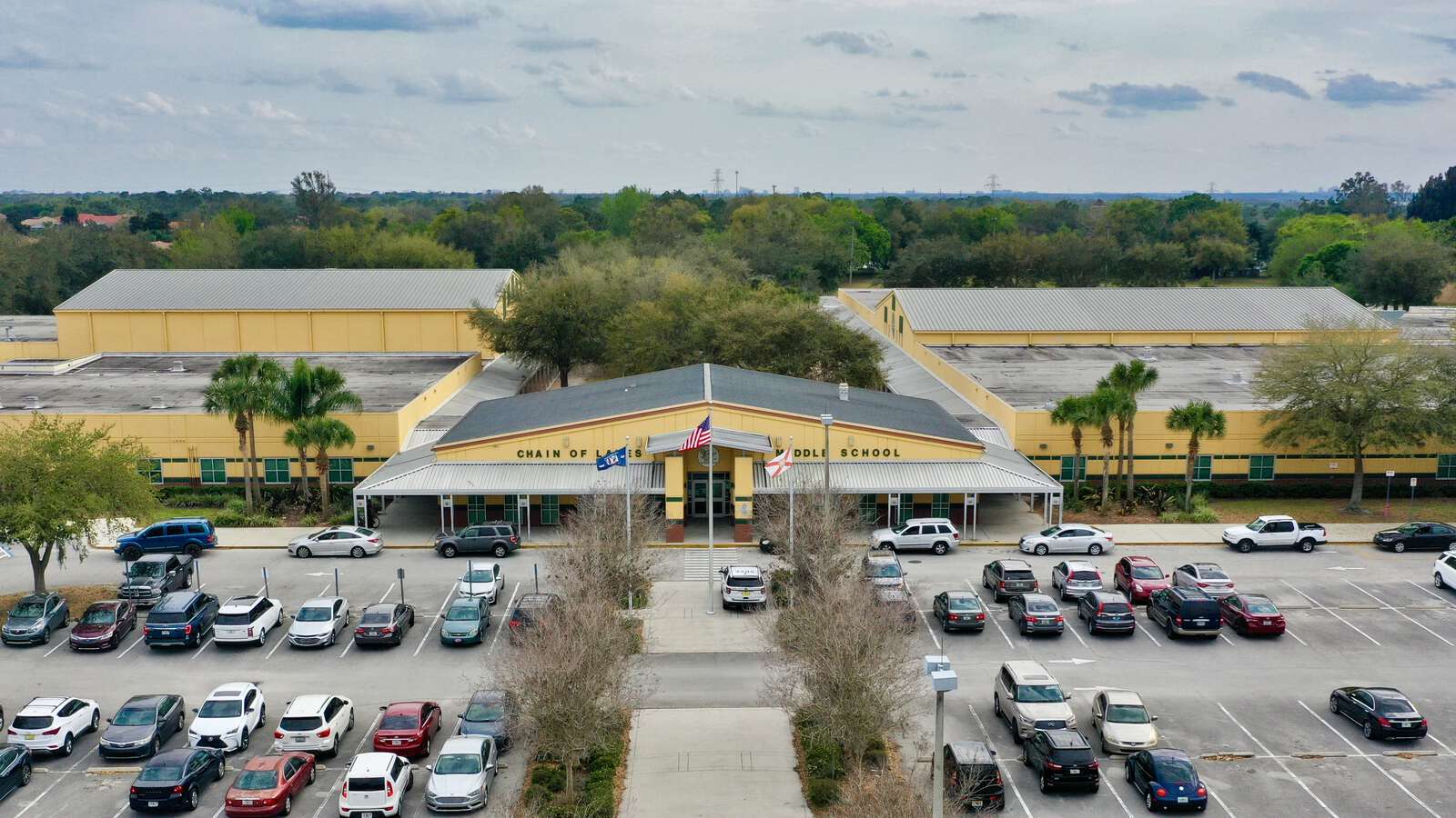 Chain of Lakes Middle School in Orlando Florida Hero Image