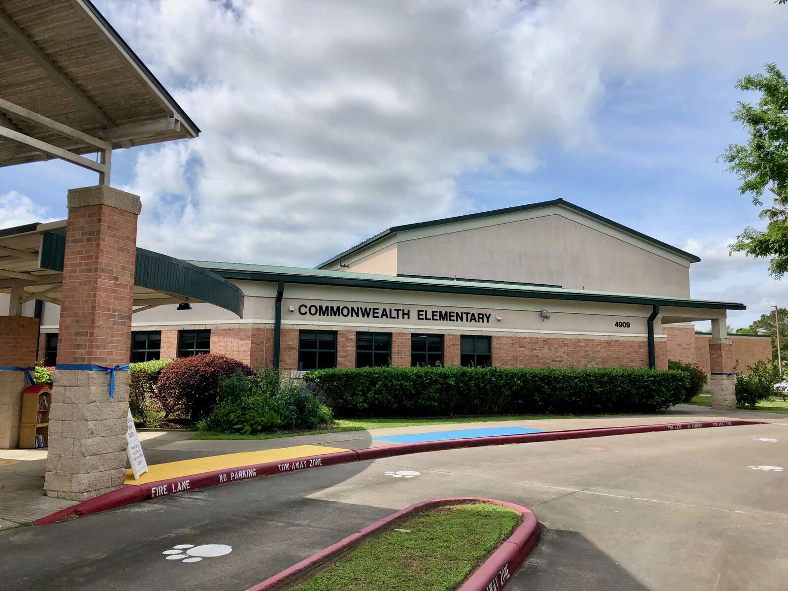Commonwealth Elementary  School in Sugar Land Texas Hero Image
