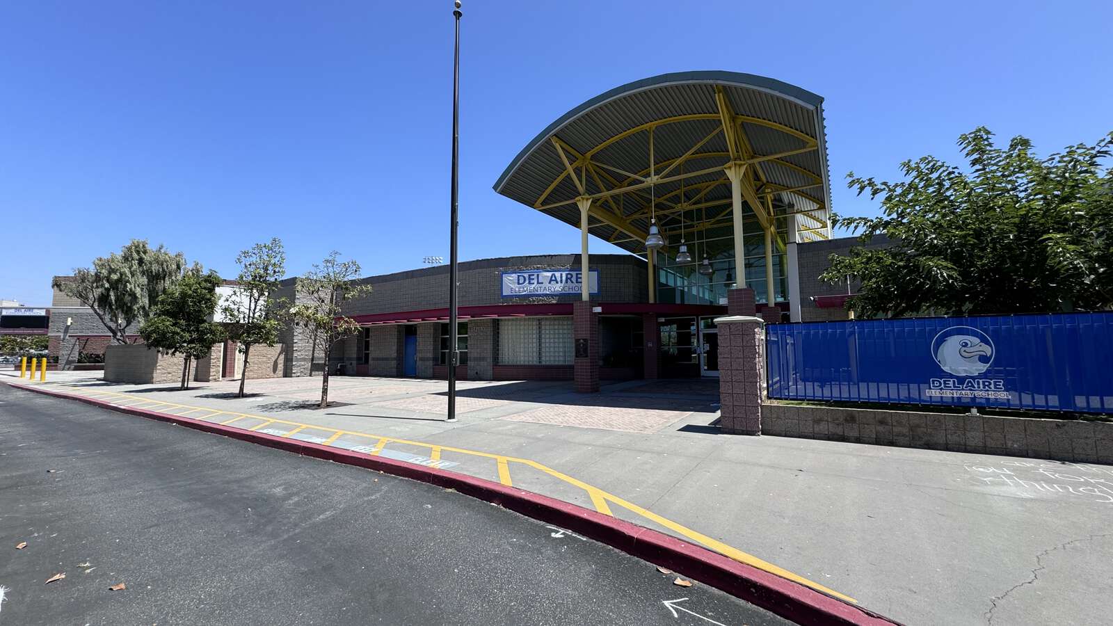 Del Aire Elementary School in Hawthorne California Hero Image