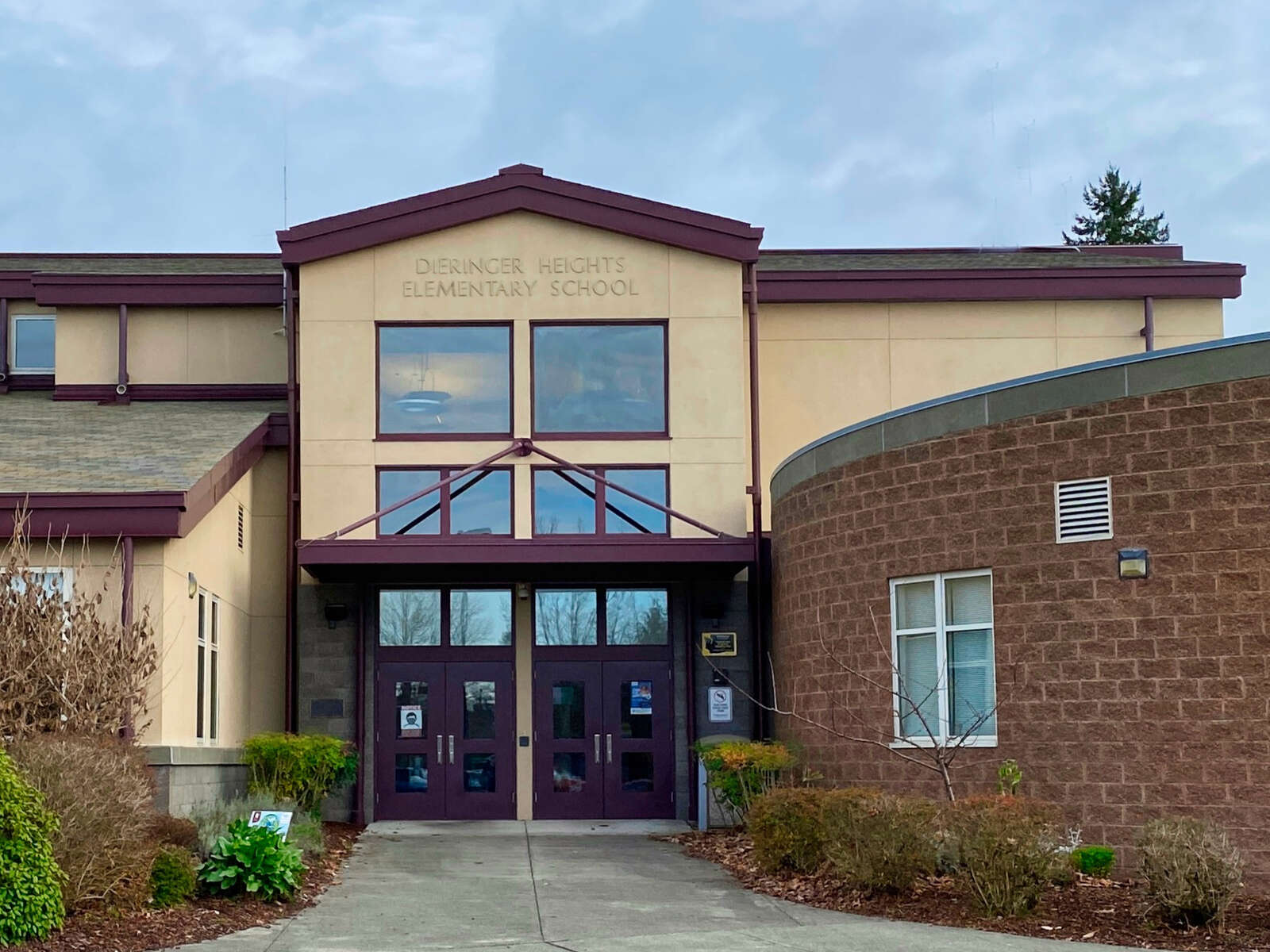 Dieringer Heights Elementary School in Lake Tapps Washington Hero Image