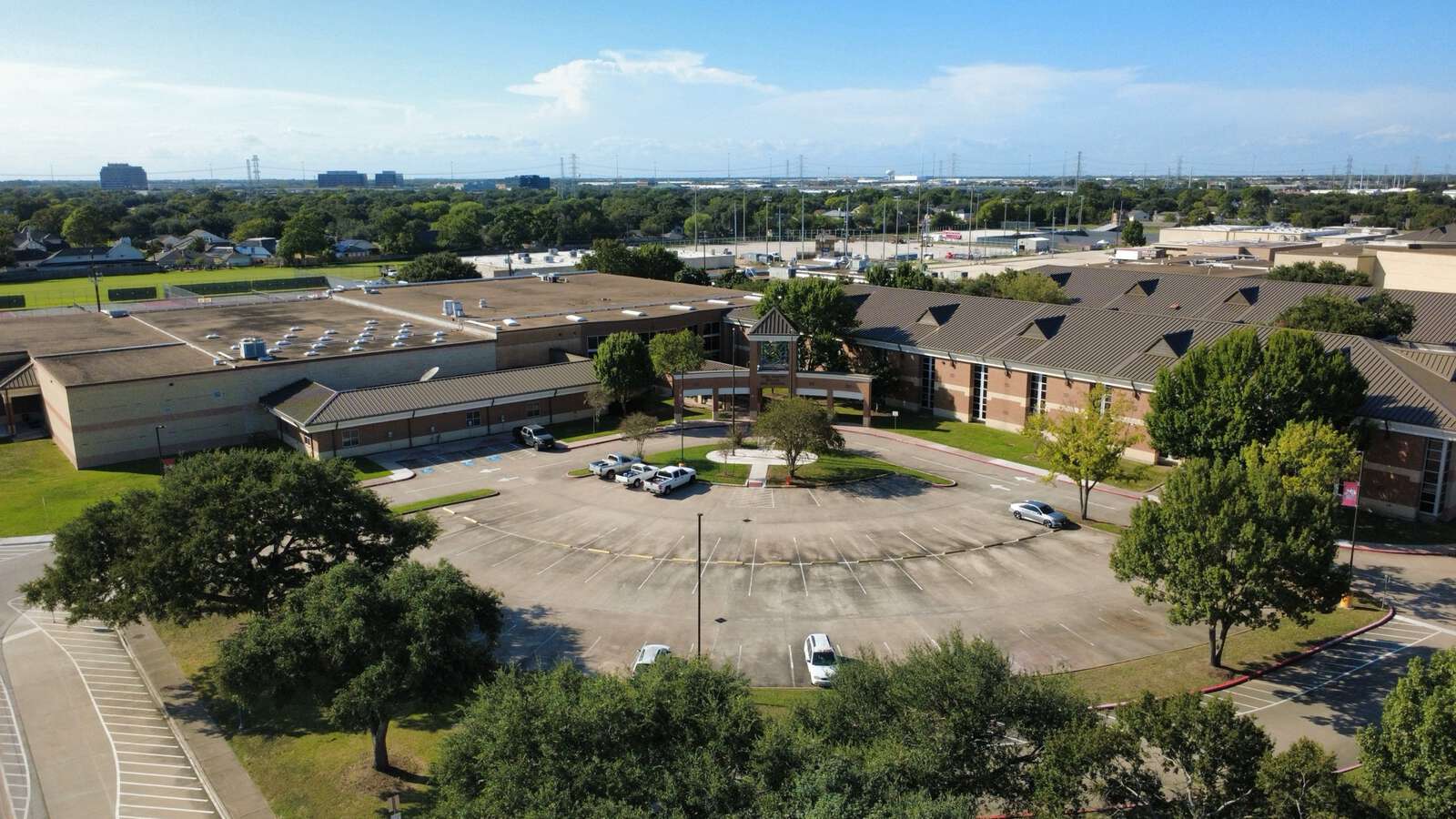 Dulles High School in Sugar Land Texas Hero Image