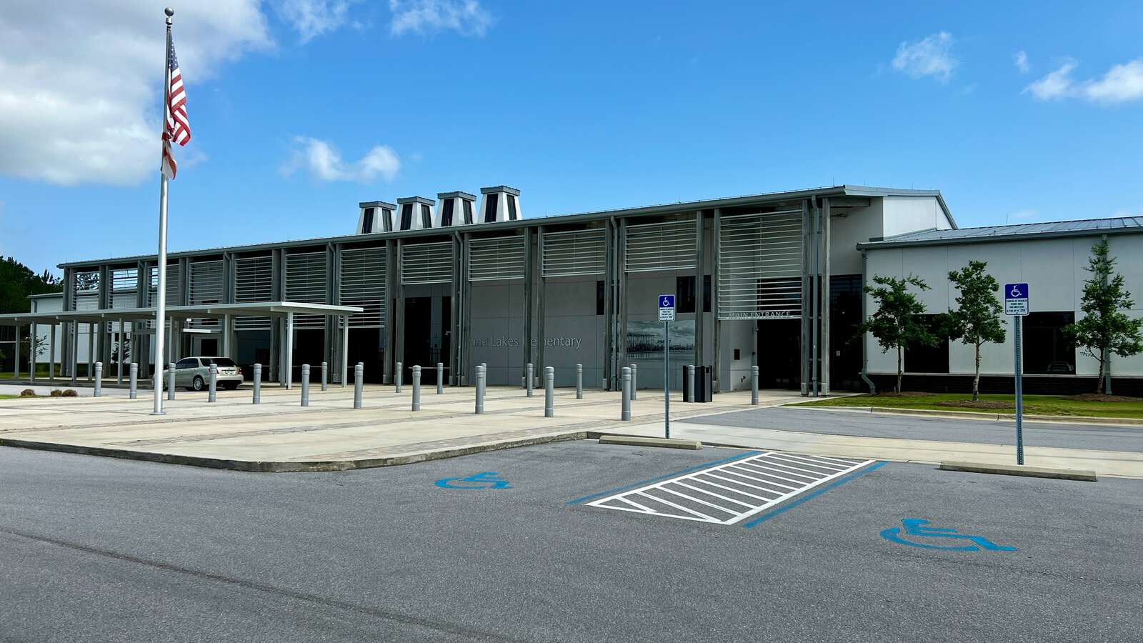 Dune Lakes Elementary School in Santa Rosa Beach Florida Hero Image