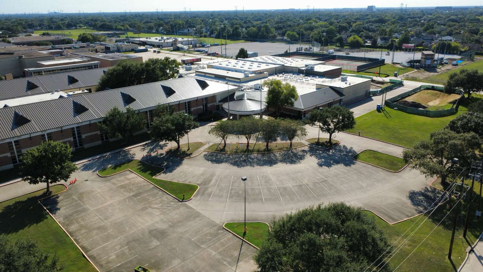 Dulles Middle School in Sugar Land Texas Hero Image