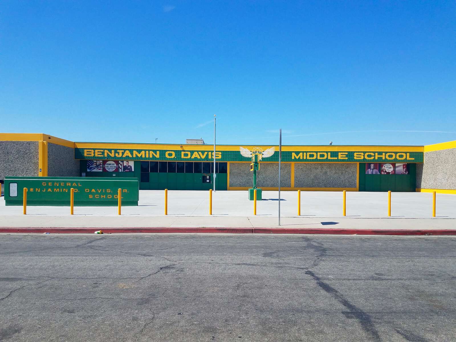 Davis Middle School in Compton California Hero Image