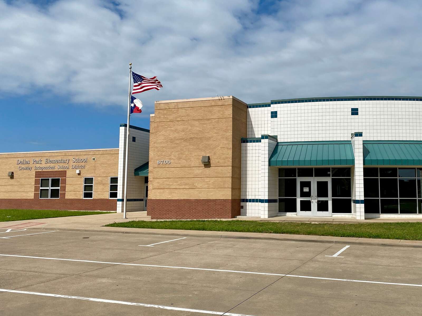 Dallas Park Elementary in Fort Worth Texas Hero Image