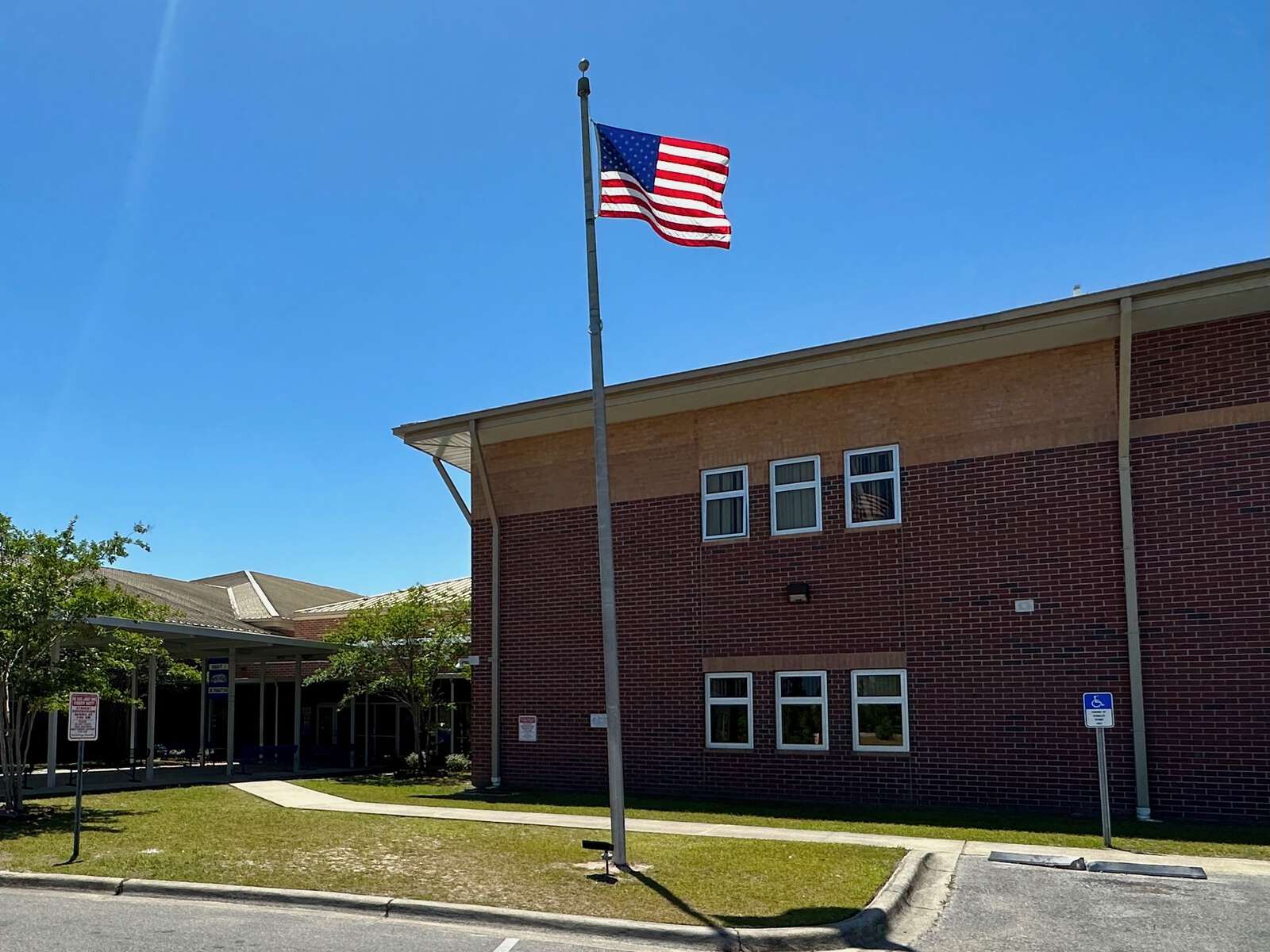Deer Point Elementary School in Panama City Florida Hero Image