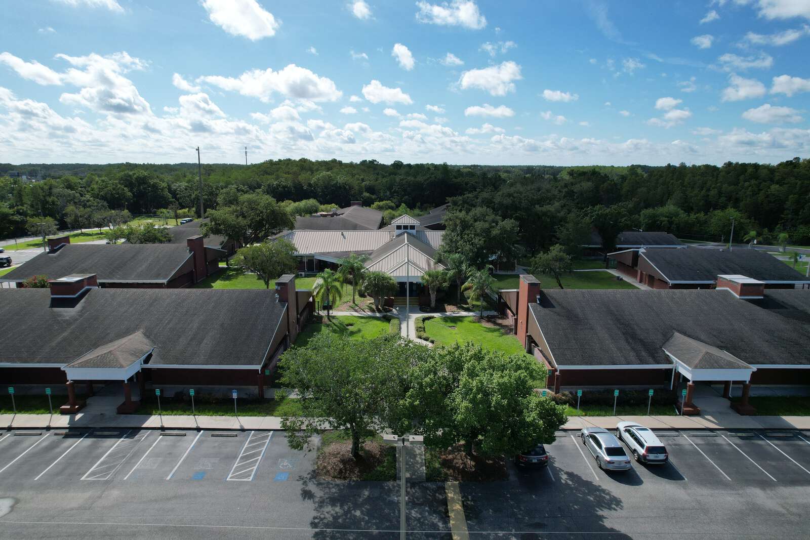 Deer Park Elementary School in New Port Richey Florida Hero Image