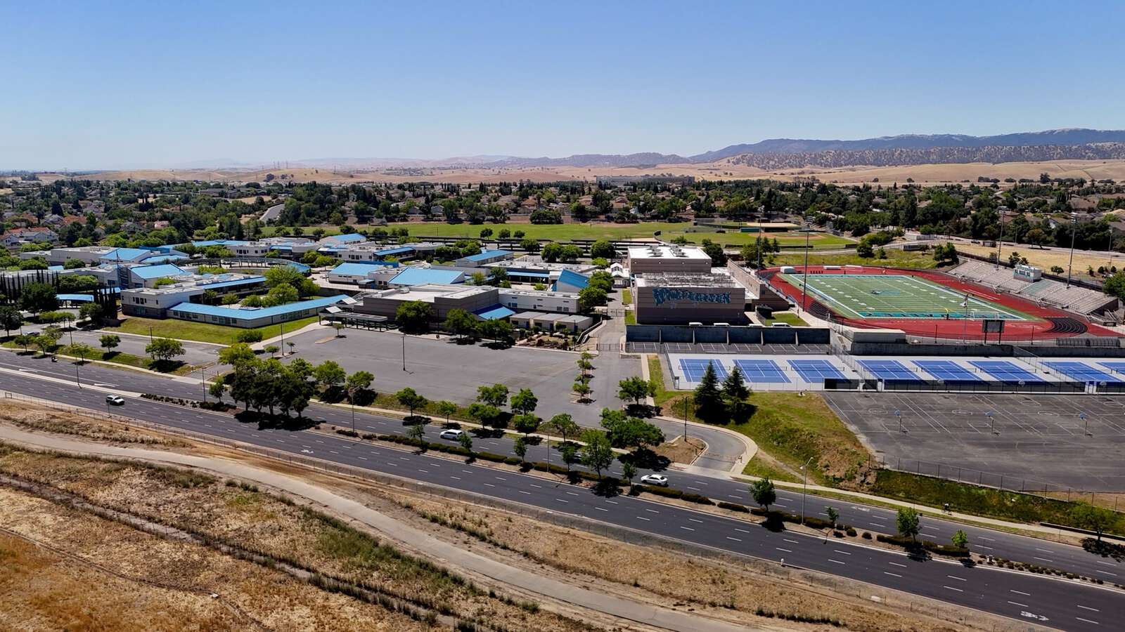 Deer Valley High School in Antioch California Hero Image