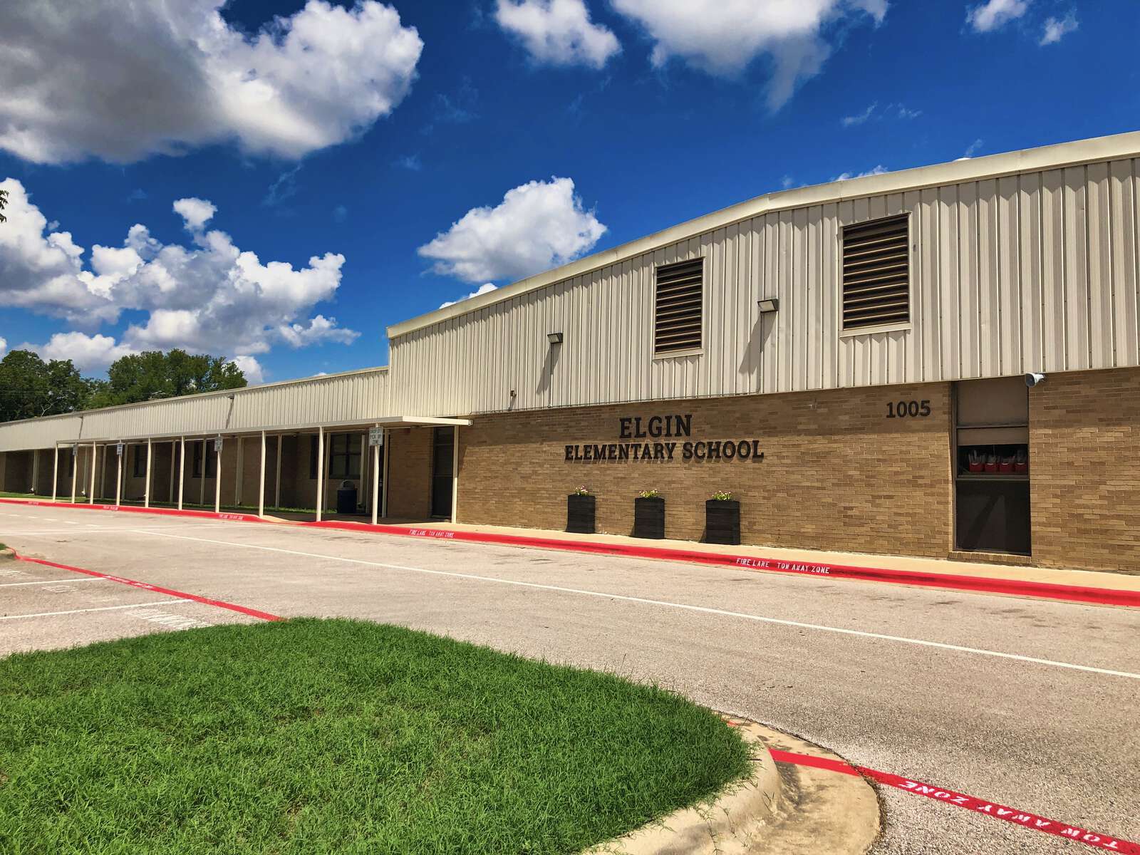 Elgin Elementary School in Elgin Texas Hero Image