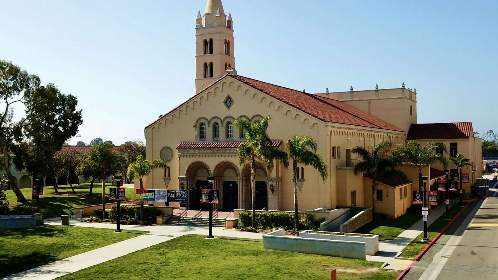Huntington Beach High School (HBUHSD) in Huntington Beach California Hero Image
