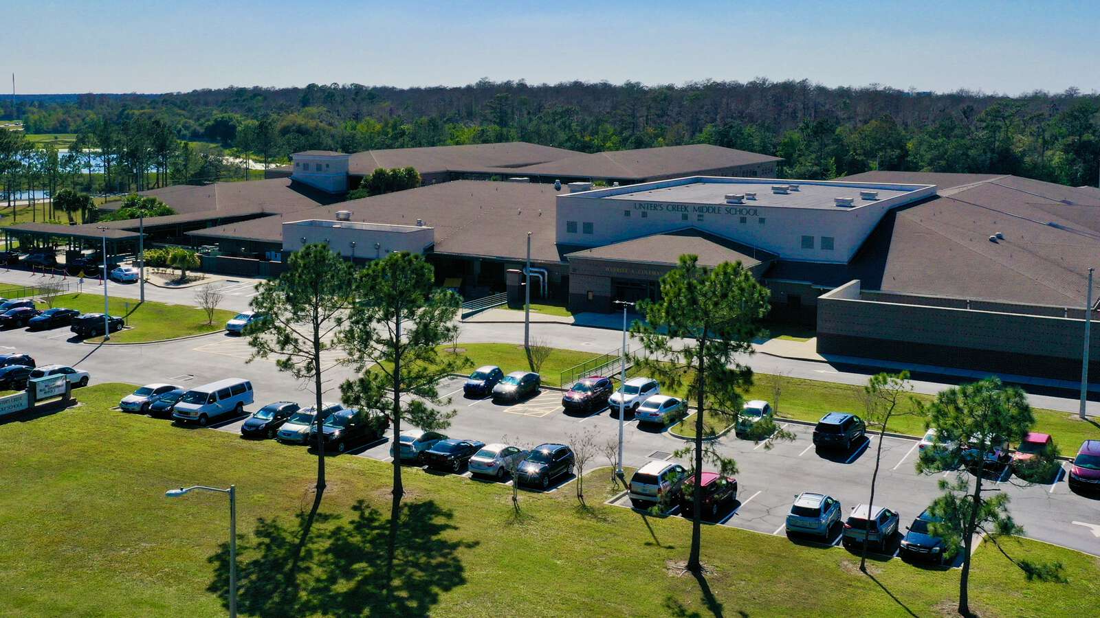 Hunters Creek Middle School in Orlando Florida Hero Image