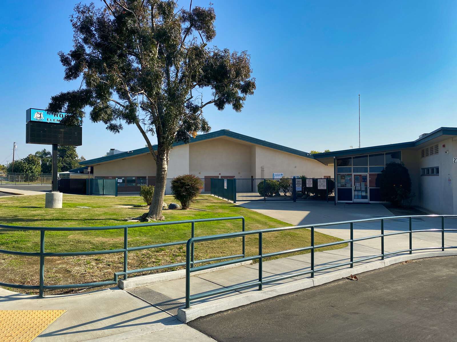 Hort Elementary in Bakersfield California Hero Image