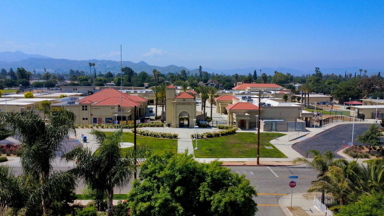 Hemet Elementary School in Hemet California Hero Image