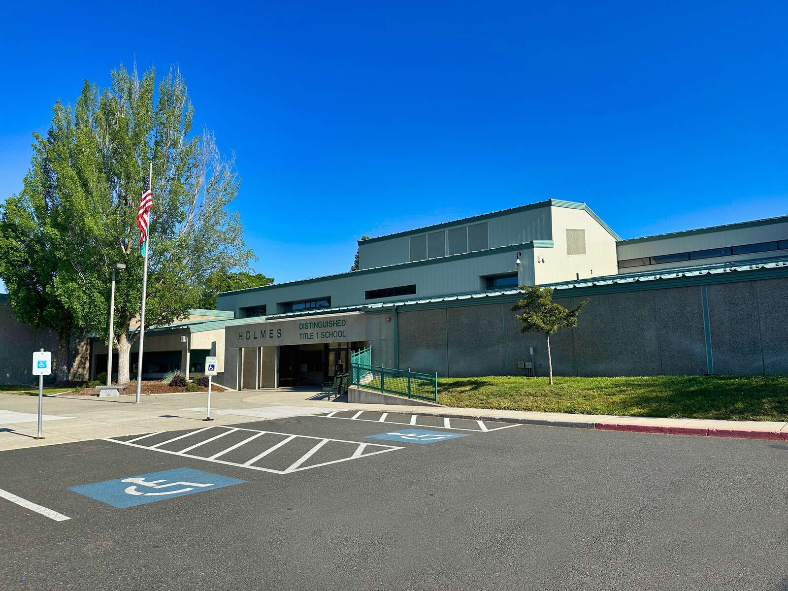 Holmes Elementary School in Spokane Washington Hero Image