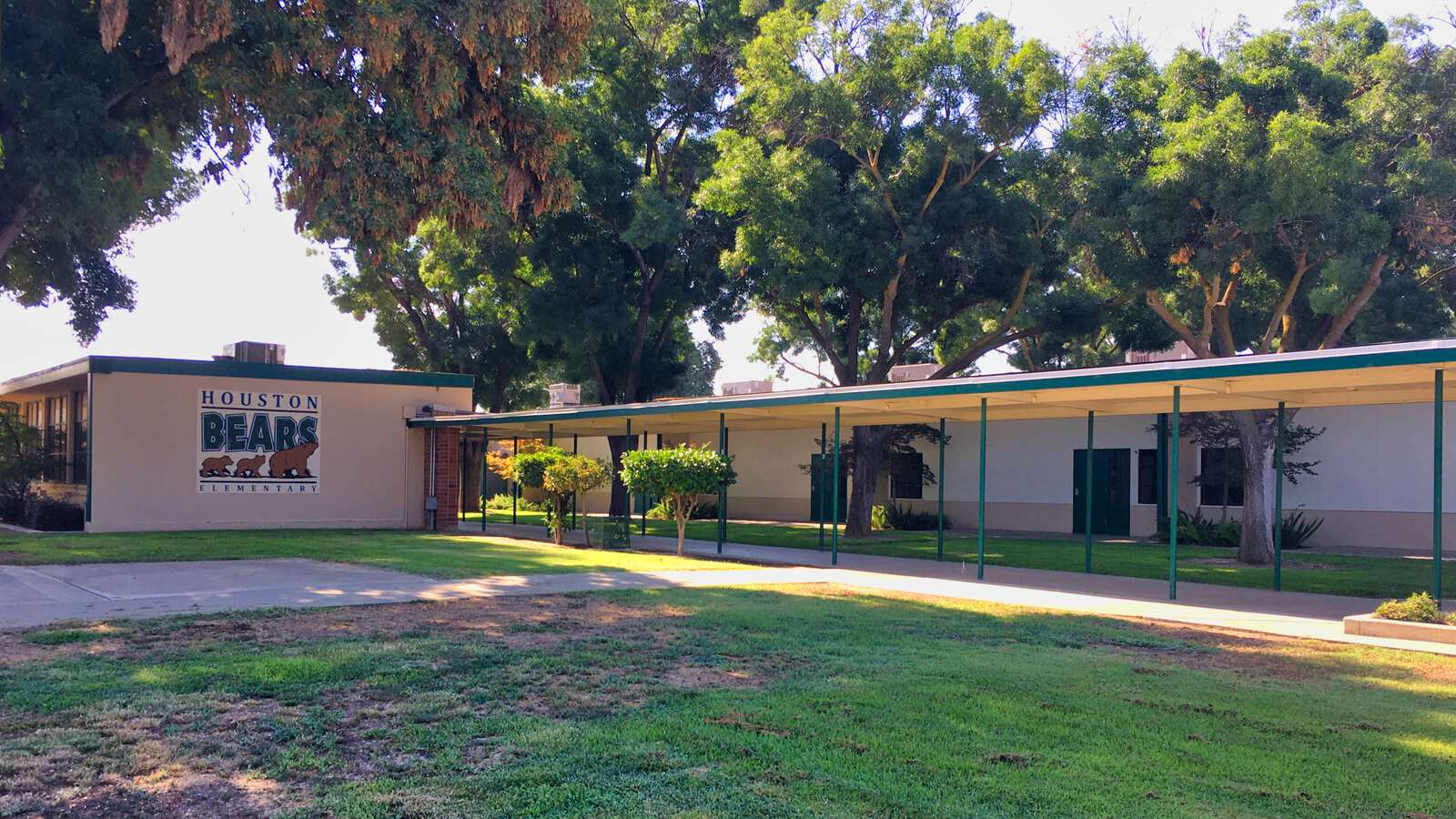 Houston Elementary School in Visalia California Hero Image