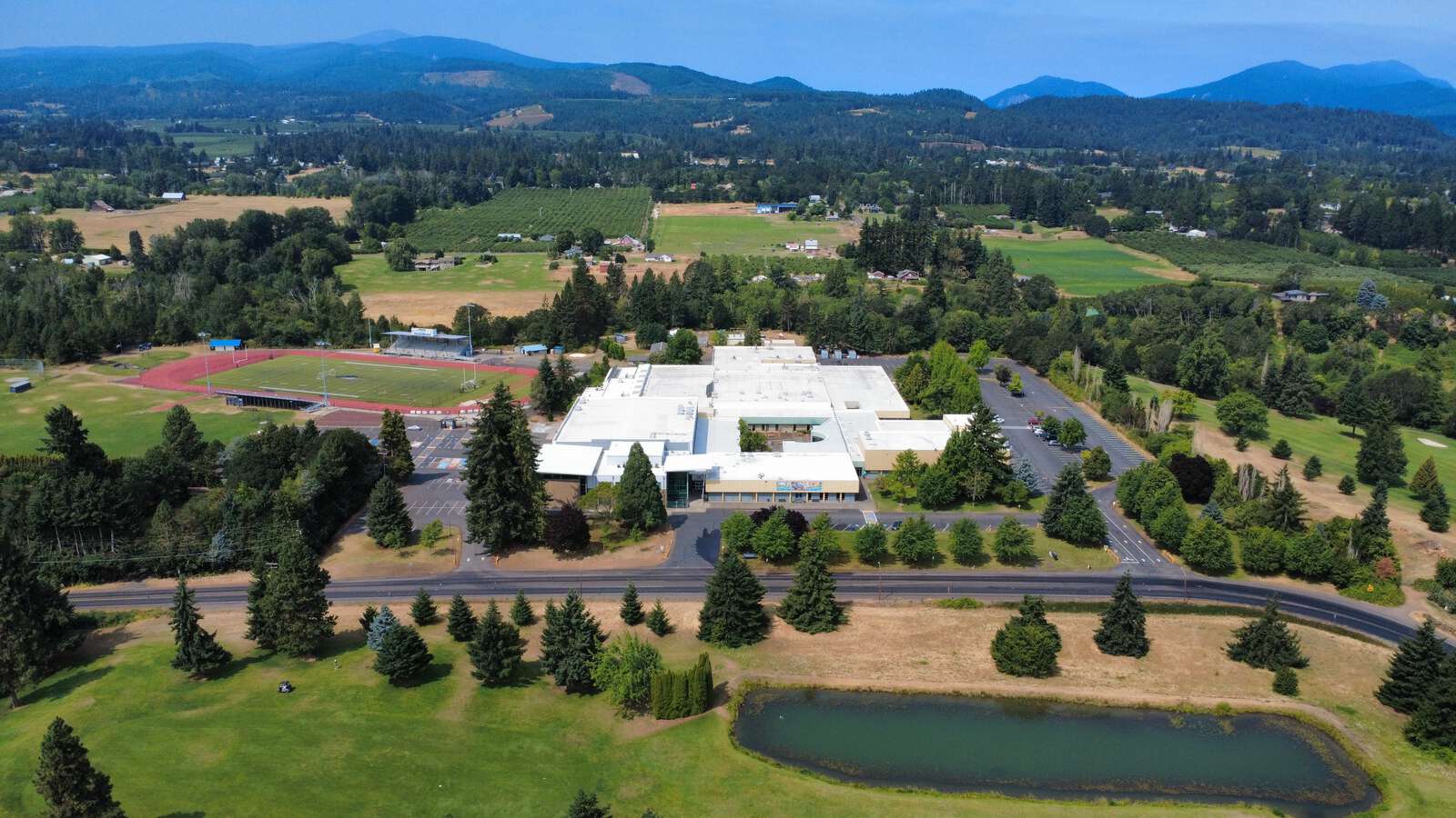 Hood River Valley High School in Hood River Oregon Hero Image