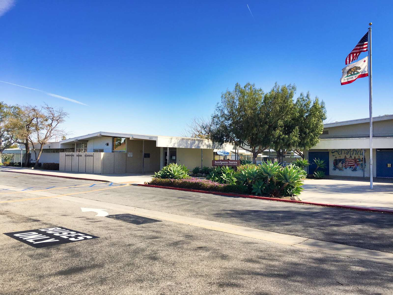 Junipero Serra Elementary School in Ventura California Hero Image