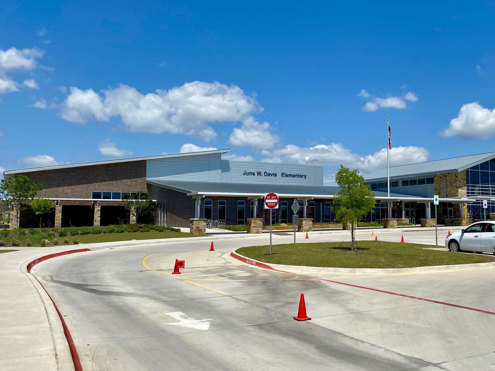 June W. Davis Elementary in Fort Worth Texas Hero Image