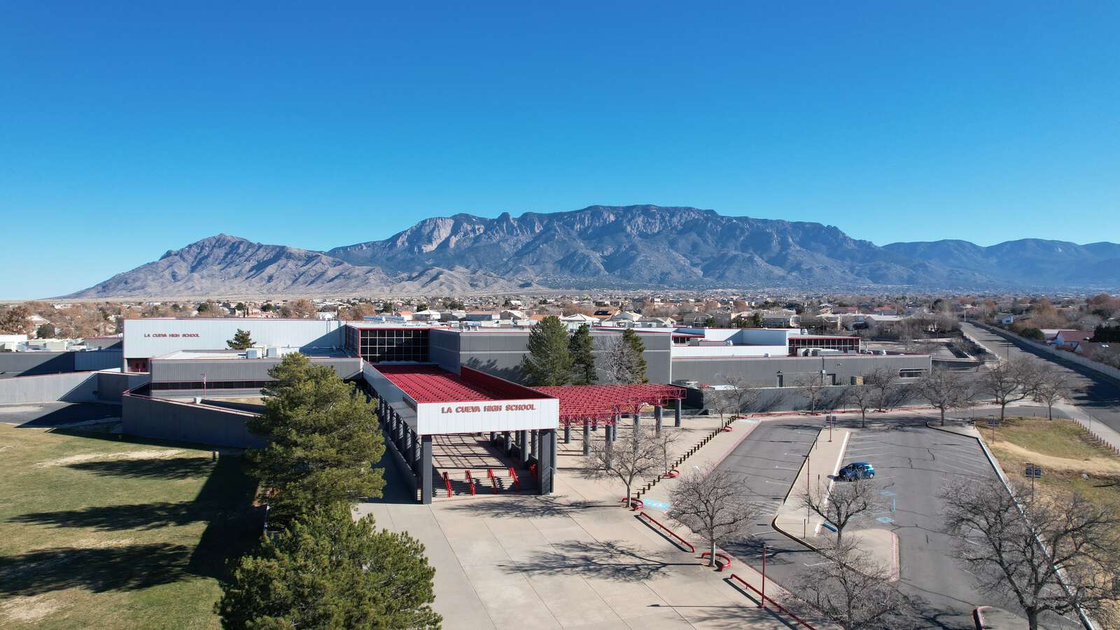 La Cueva High School in Albuquerque New Mexico Hero Image