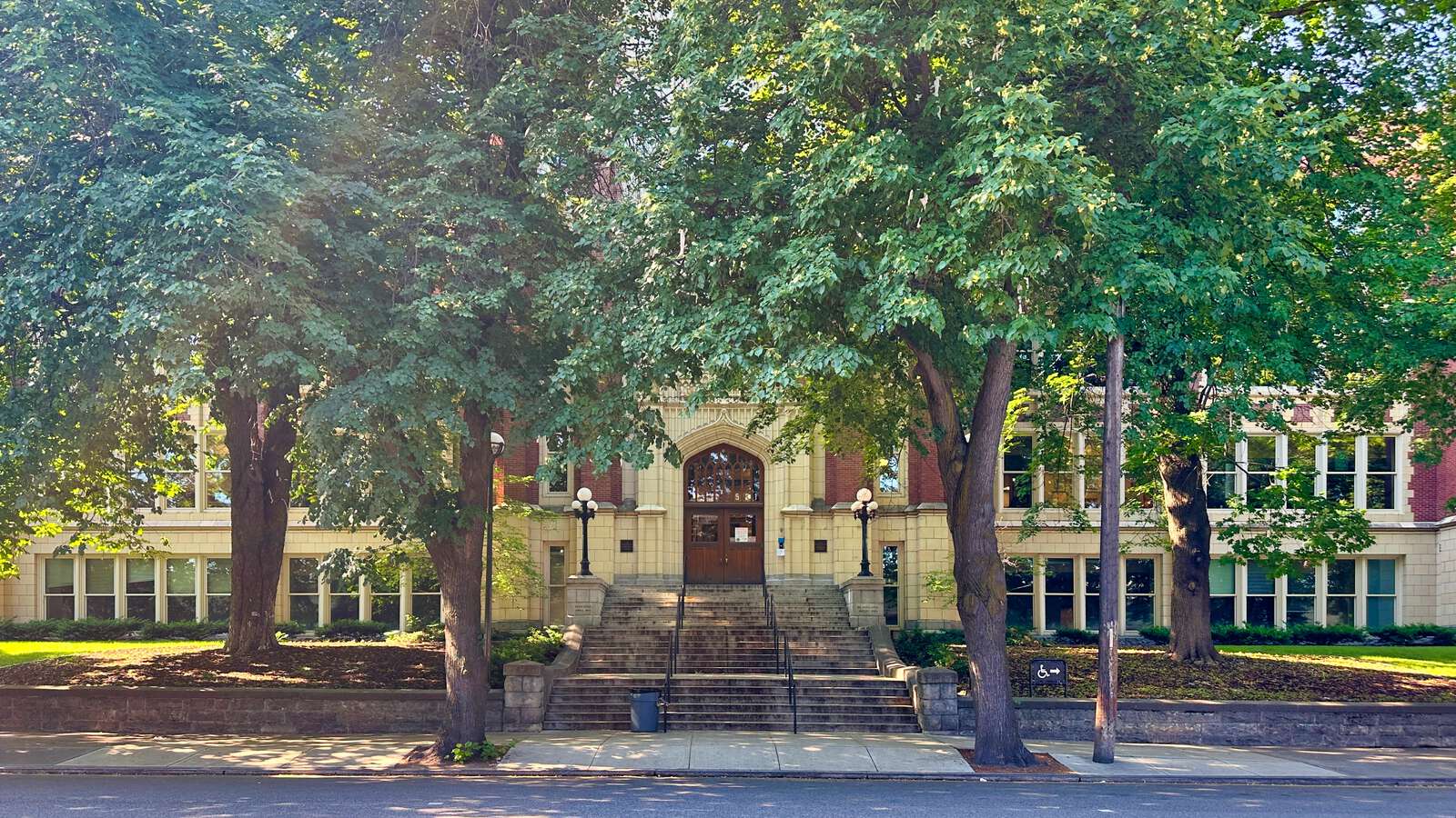 Lewis and Clark High School in Spokane Washington Hero Image