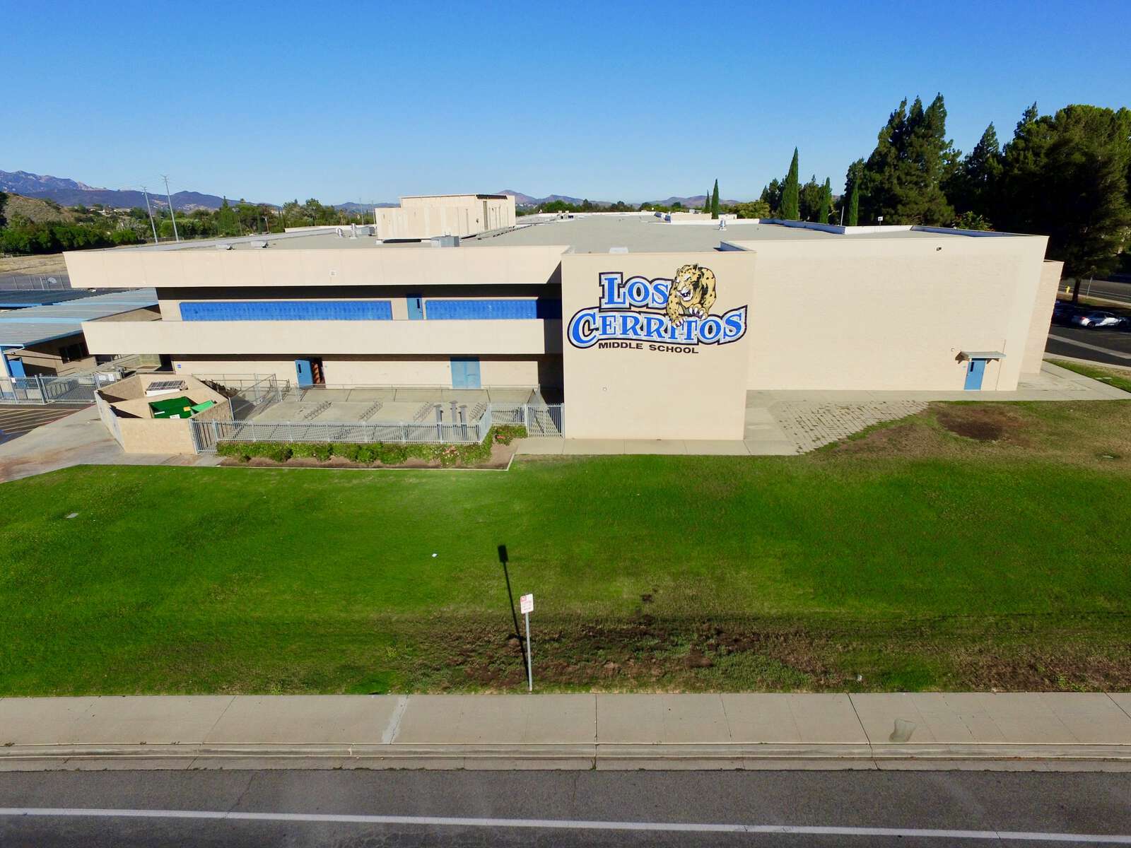 Los Cerritos Middle School in Thousand Oaks California Hero Image