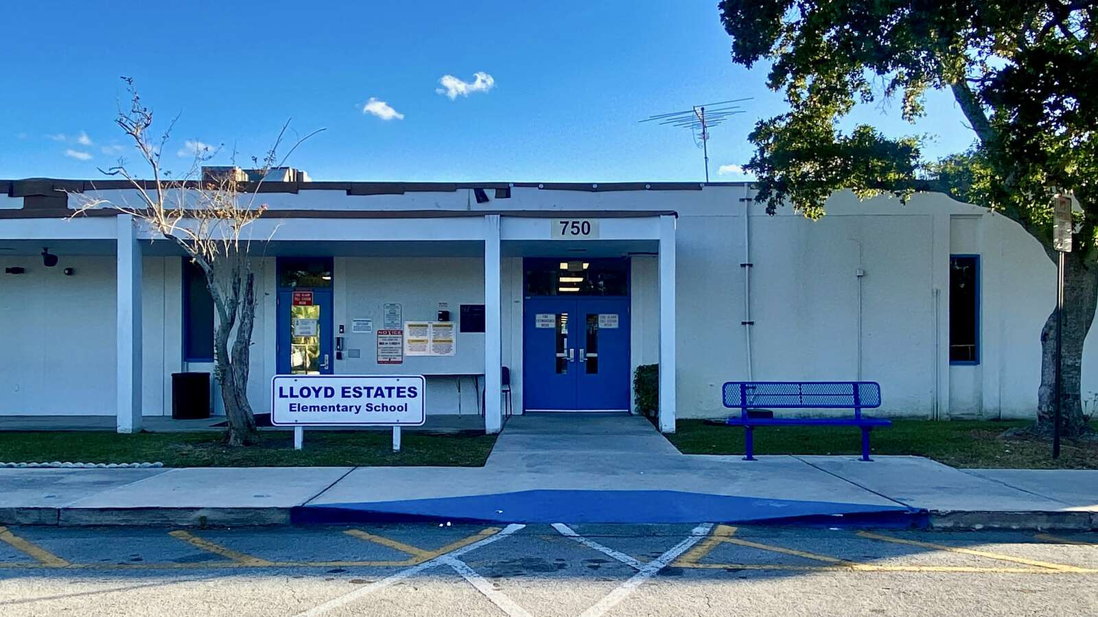 Lloyd Estates Elementary School in Oakland Park Florida Hero Image