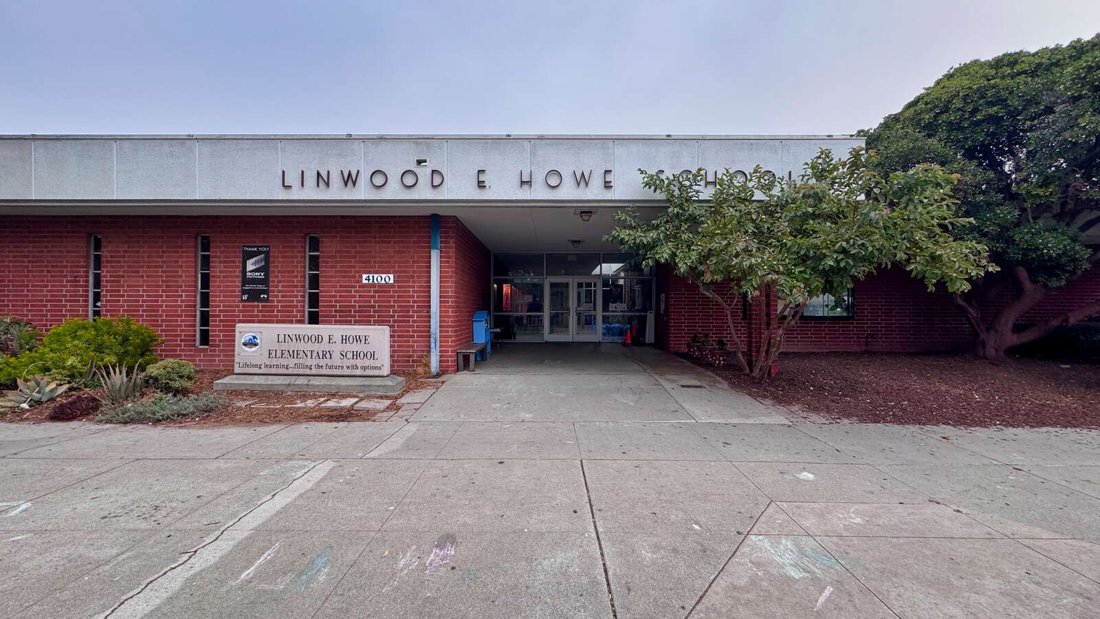 Linwood E. Howe Elementary School in Culver City California Hero Image