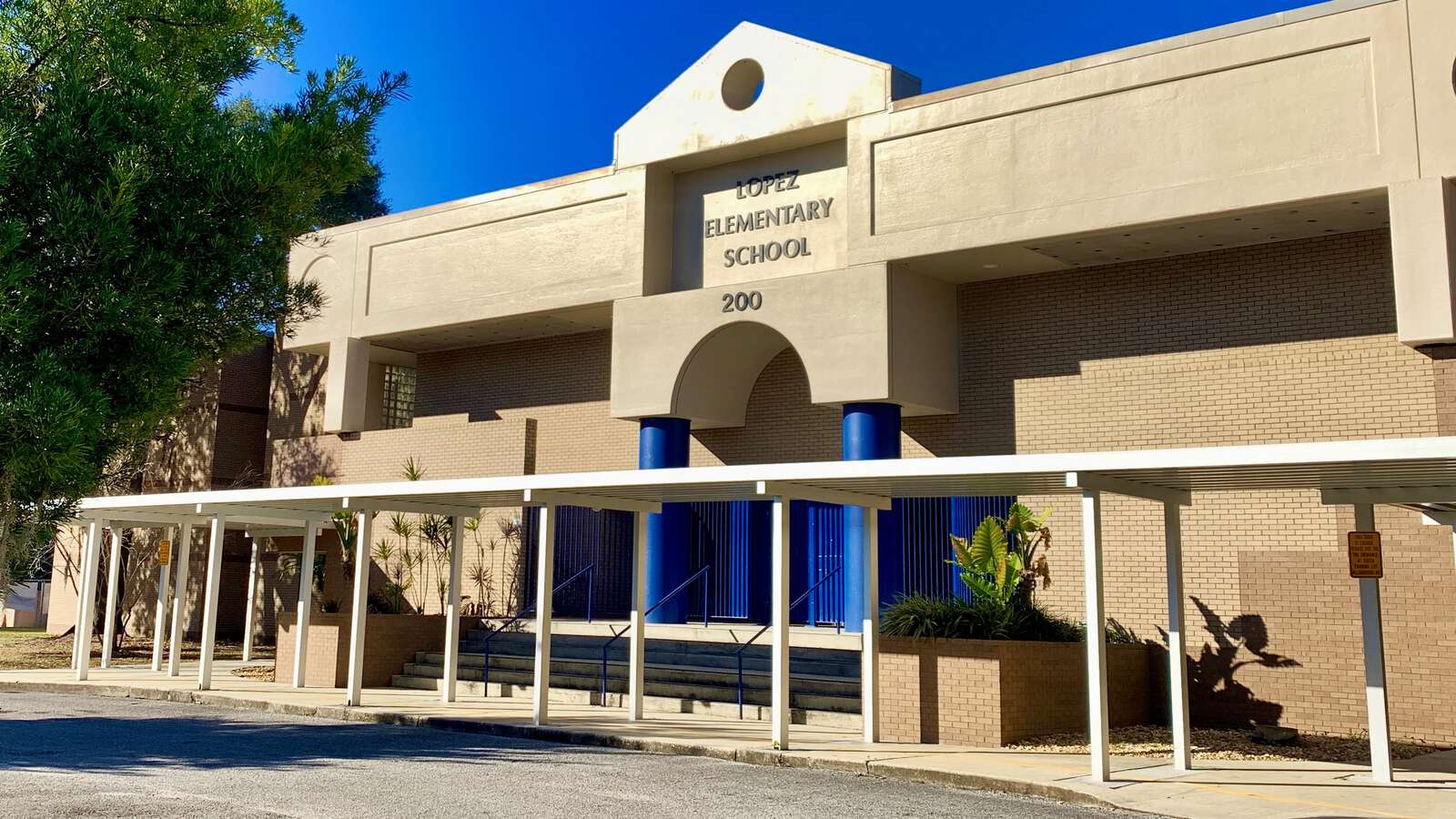 Lopez Elementary School (2531) in Seffner Florida Hero Image