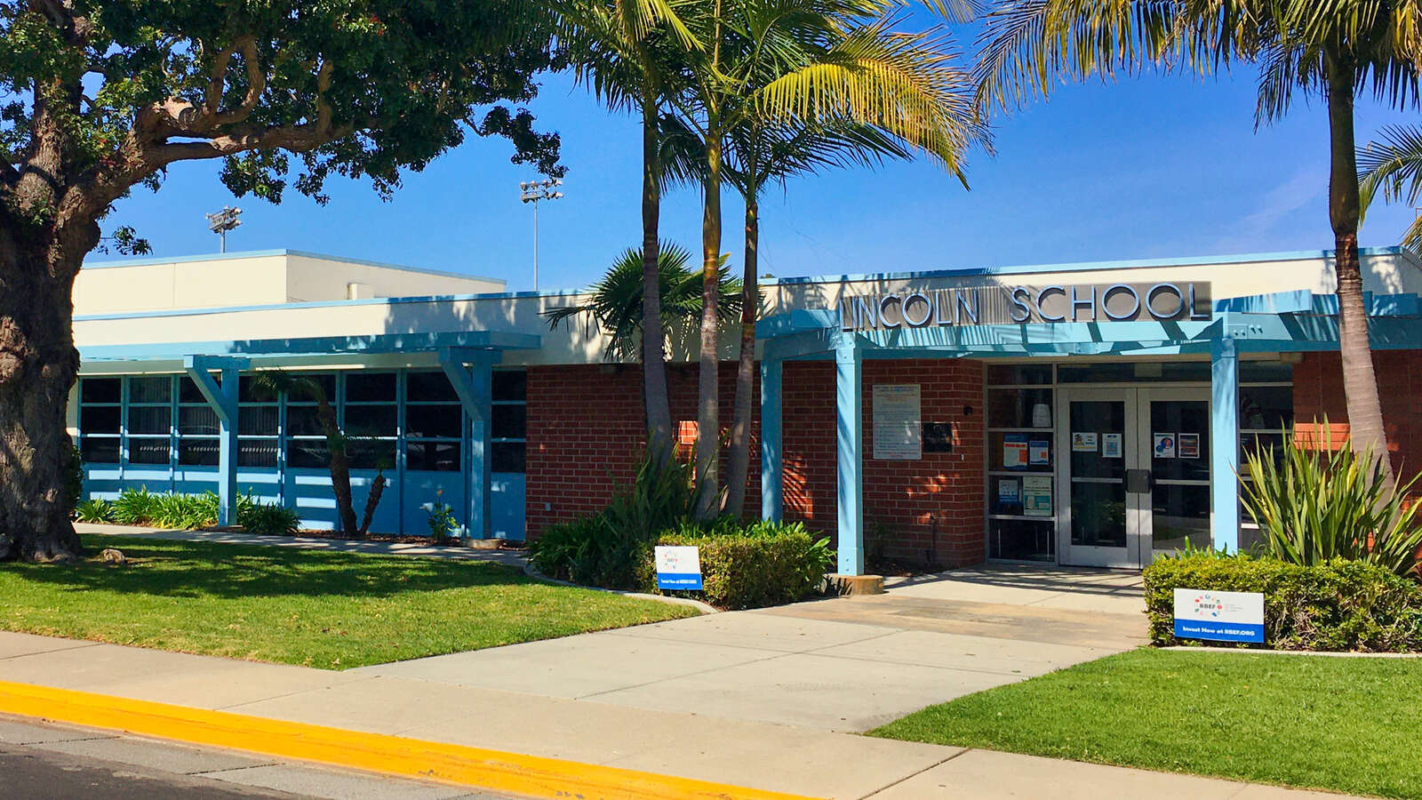Lincoln Elementary School in Redondo Beach California Hero Image