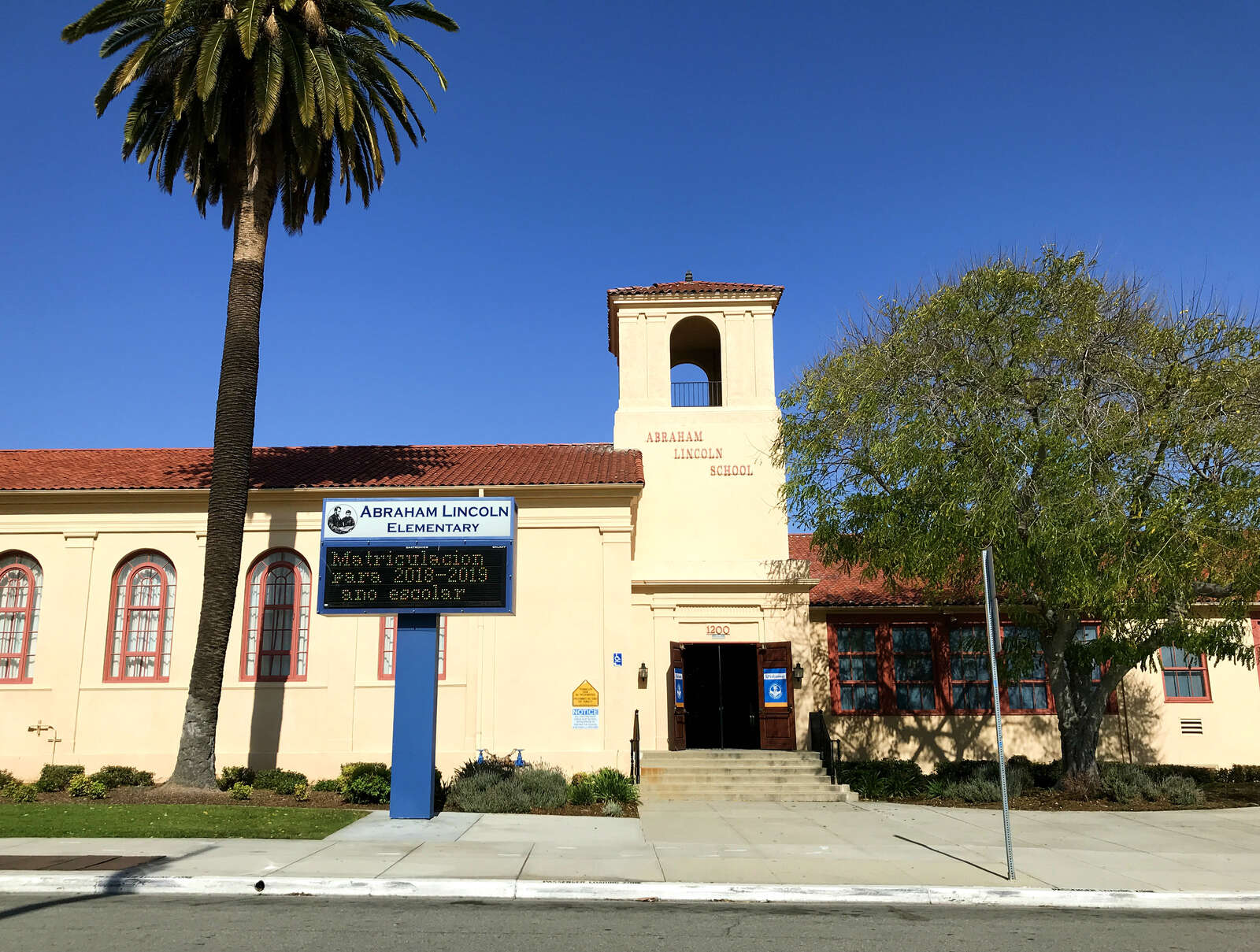 Lincoln Elementary School (PUSD) in Pomona California Hero Image