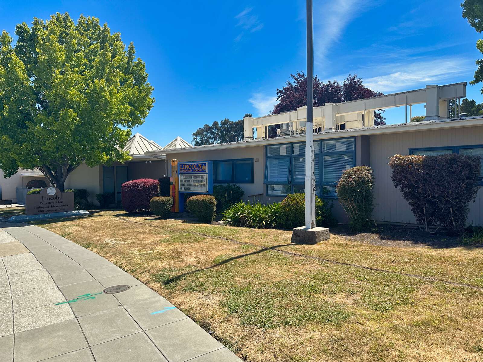 Lincoln Elementary School in Burlingame California Hero Image