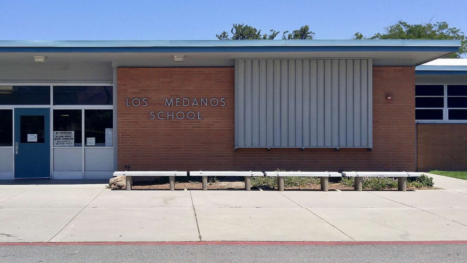 Los Medanos Elementary School in Pittsburg California Hero Image