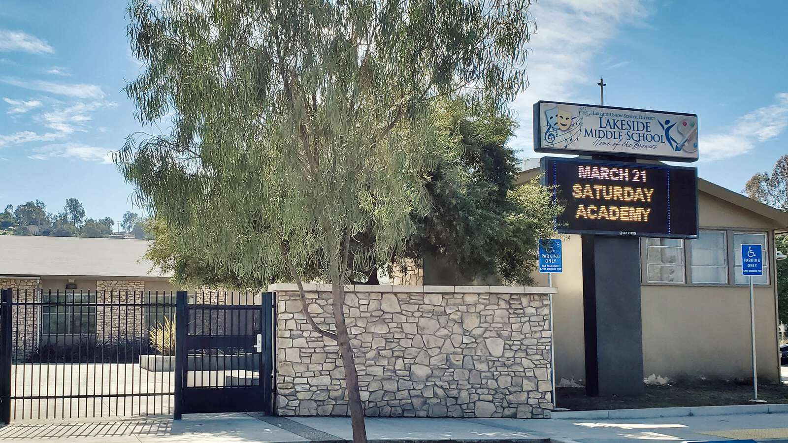 Lakeside Middle School in Lakeside California Hero Image