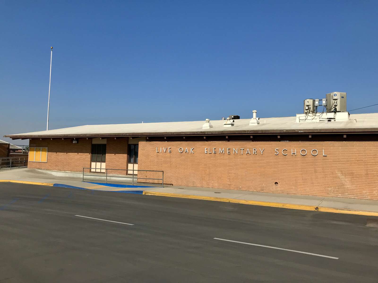 Live Oak Elementary School in Fontana California Hero Image