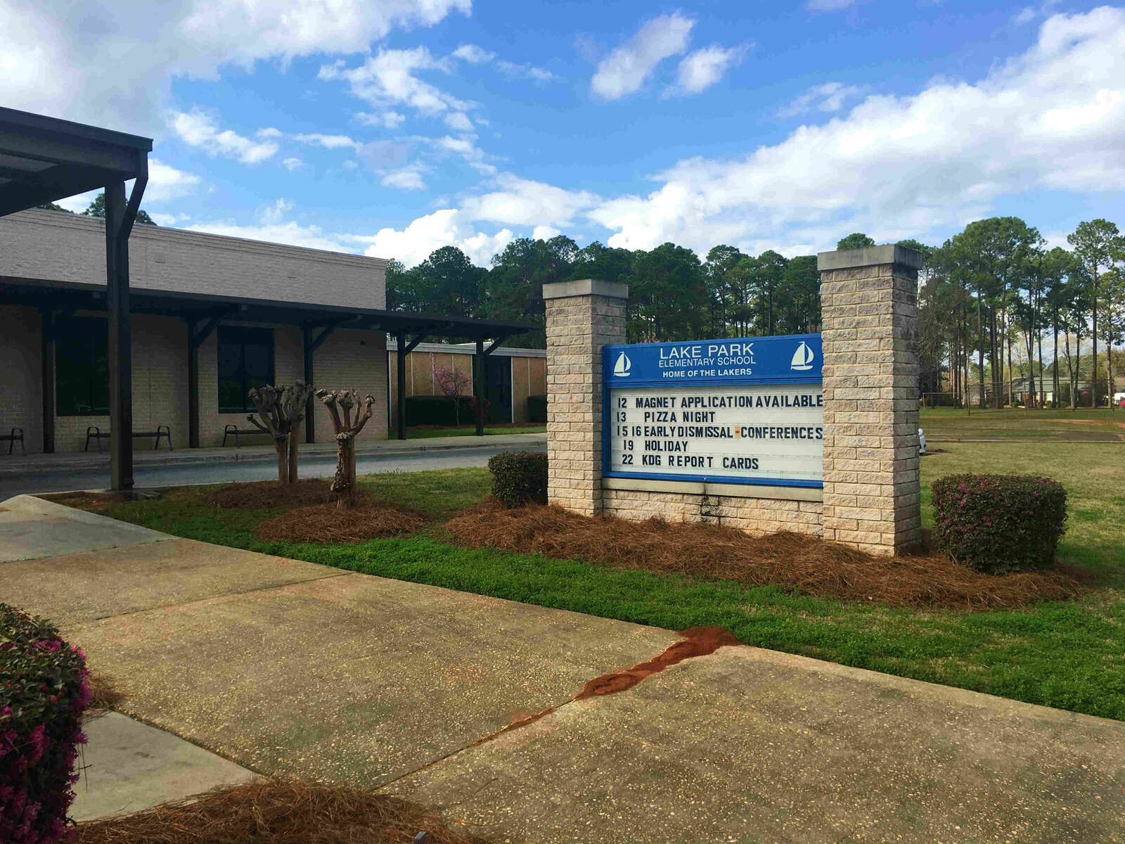 Lake Park Elementary School in Albany Georgia Hero Image