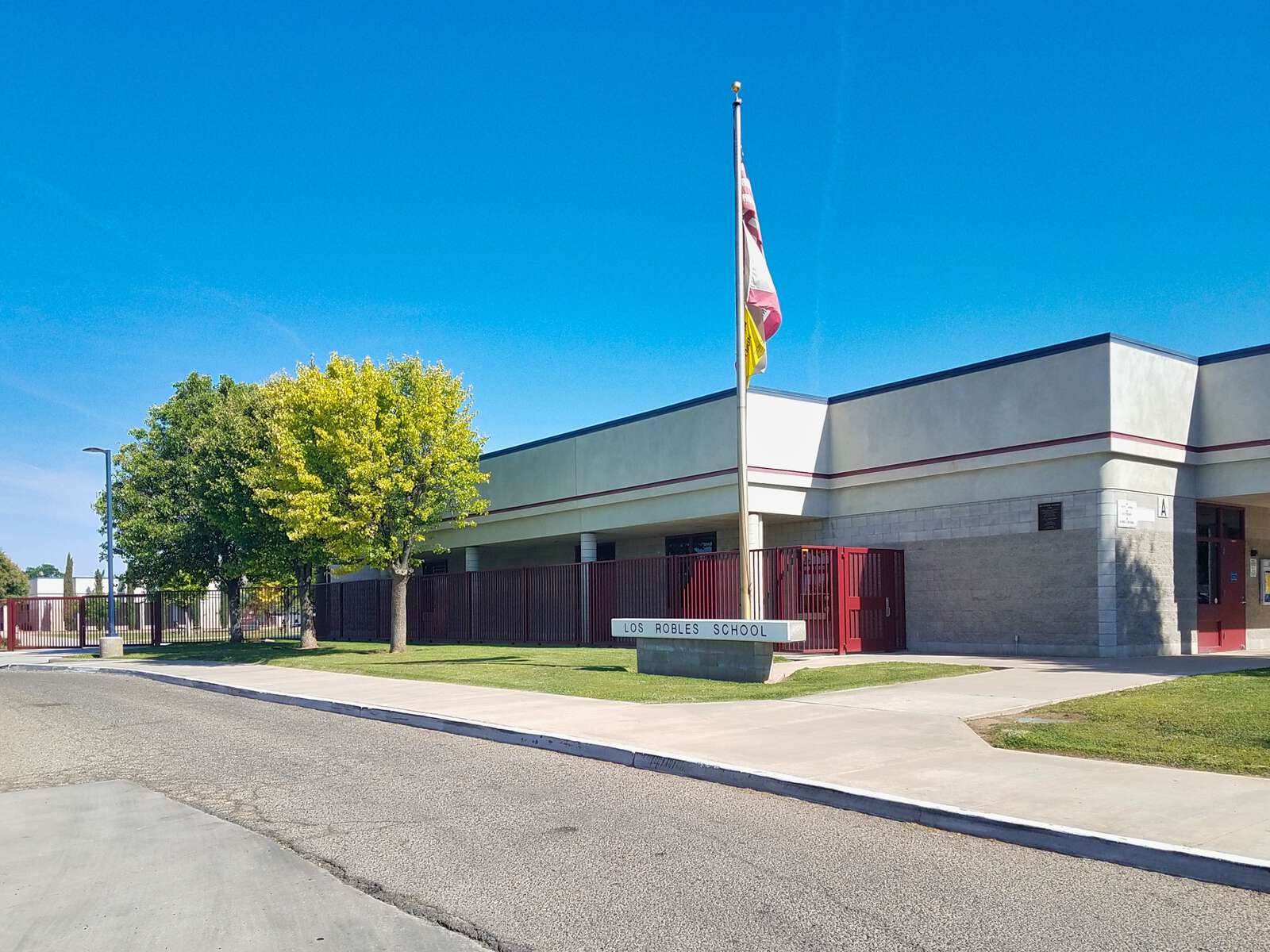 Los Robles Elementary School in Porterville California Hero Image