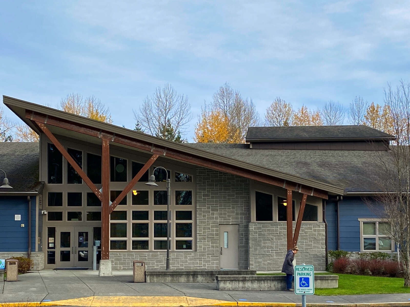 Lake Tapps Elementary School in Lake Tapps Washington Hero Image