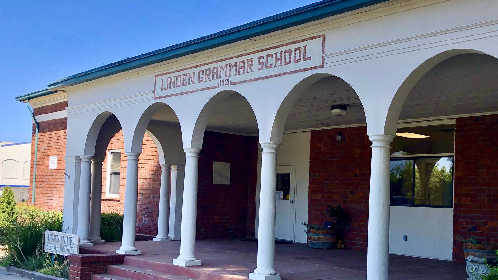 Linden Unified School District in Linden California Hero Image