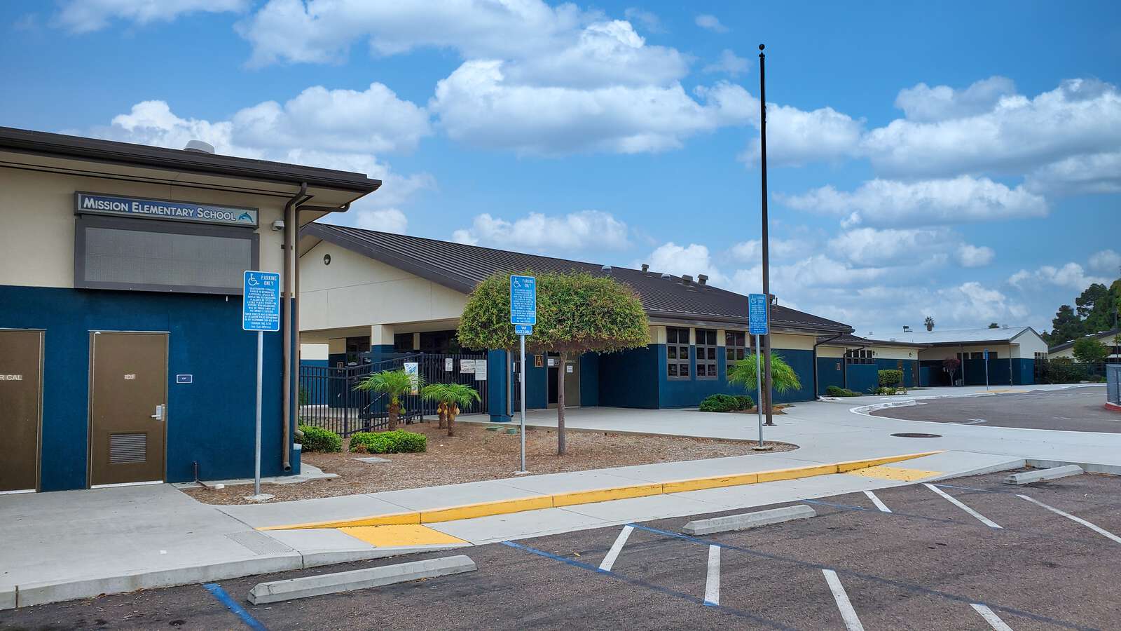 Mission Elementary School in Oceanside California Hero Image